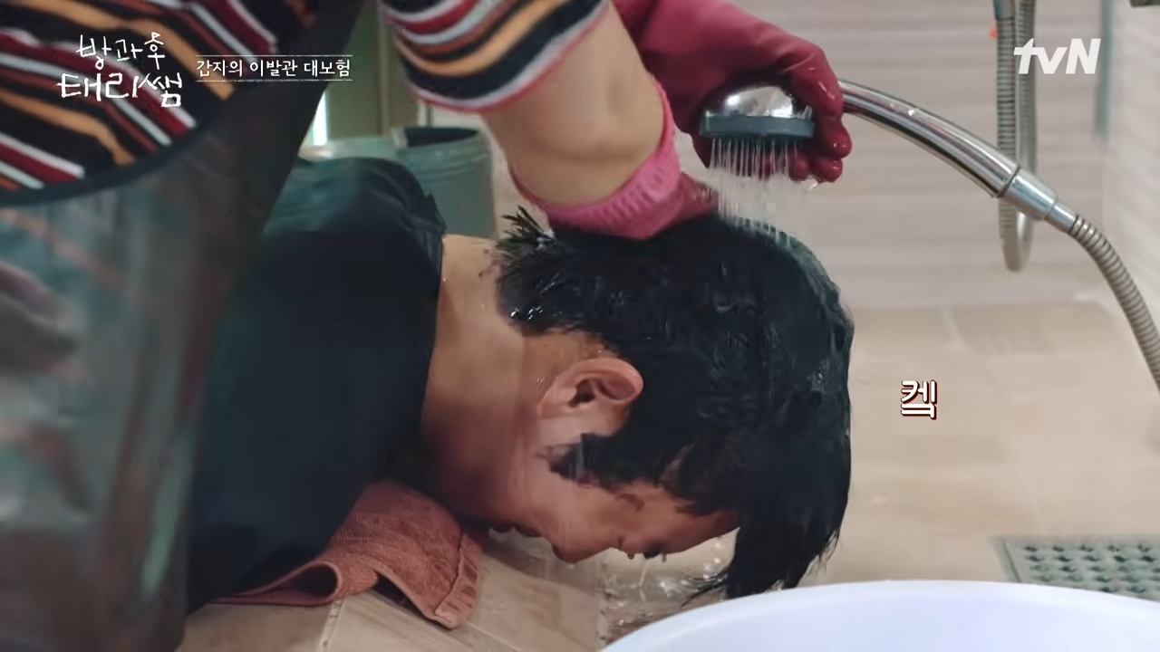 배우 최현욱이 ‘방과후 태리쌤’을 통해 반전 매력과 진정성으로 이미지 쇄신에 성공하며 차기작 ‘맨 끝줄 소년’과 ‘현혹’까지 기대감을 끌어올렸다. 사진캡처|tvN ‘방과후 태리쌤’