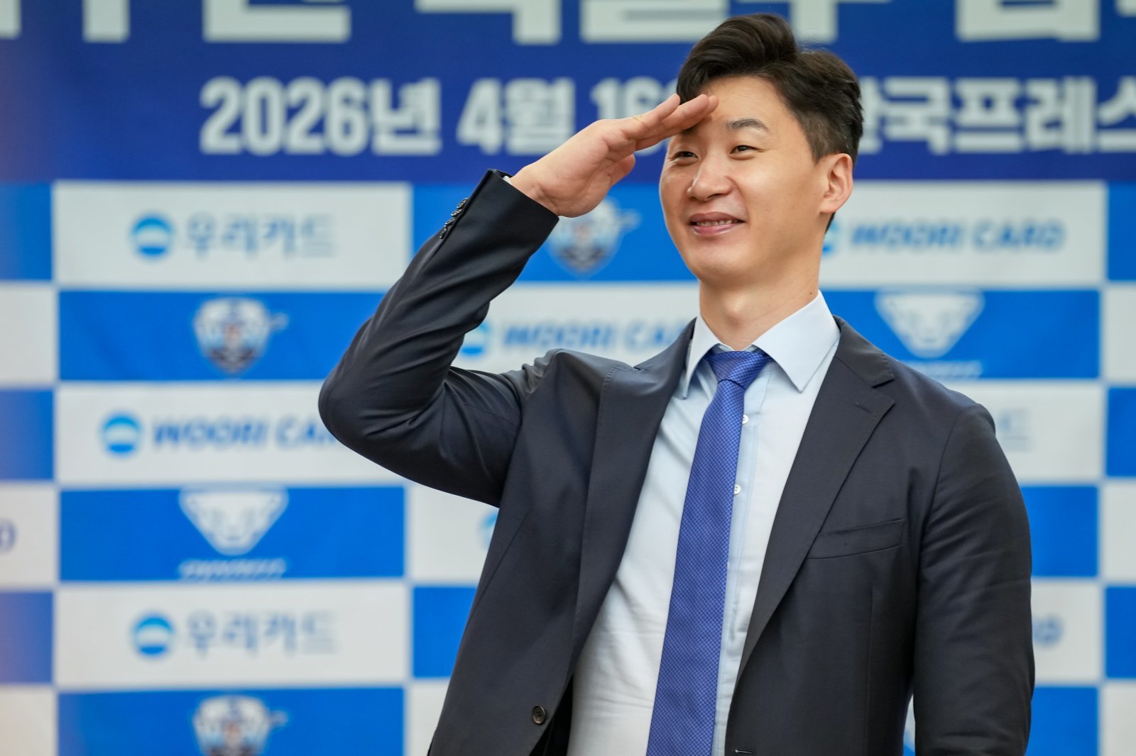 [SD 현장 라이브] 대행 딱지 뗀 박철우 우리카드 감독, “공 하나에 영혼을 쏟아붓는 팀을 만들겠다”