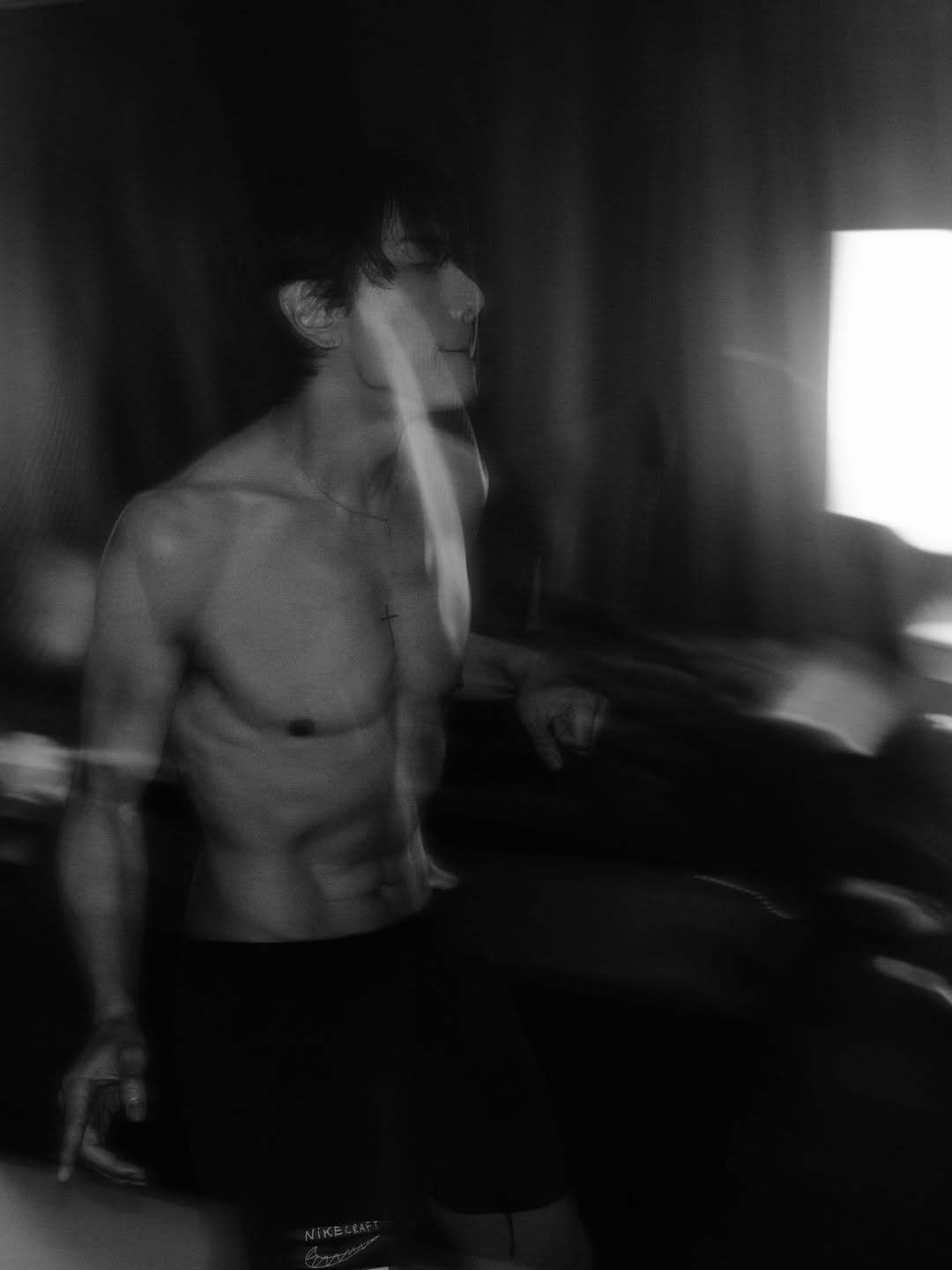 박효신 한밤 중 상탈, 선명한 복근 미쳤다 [DA★]