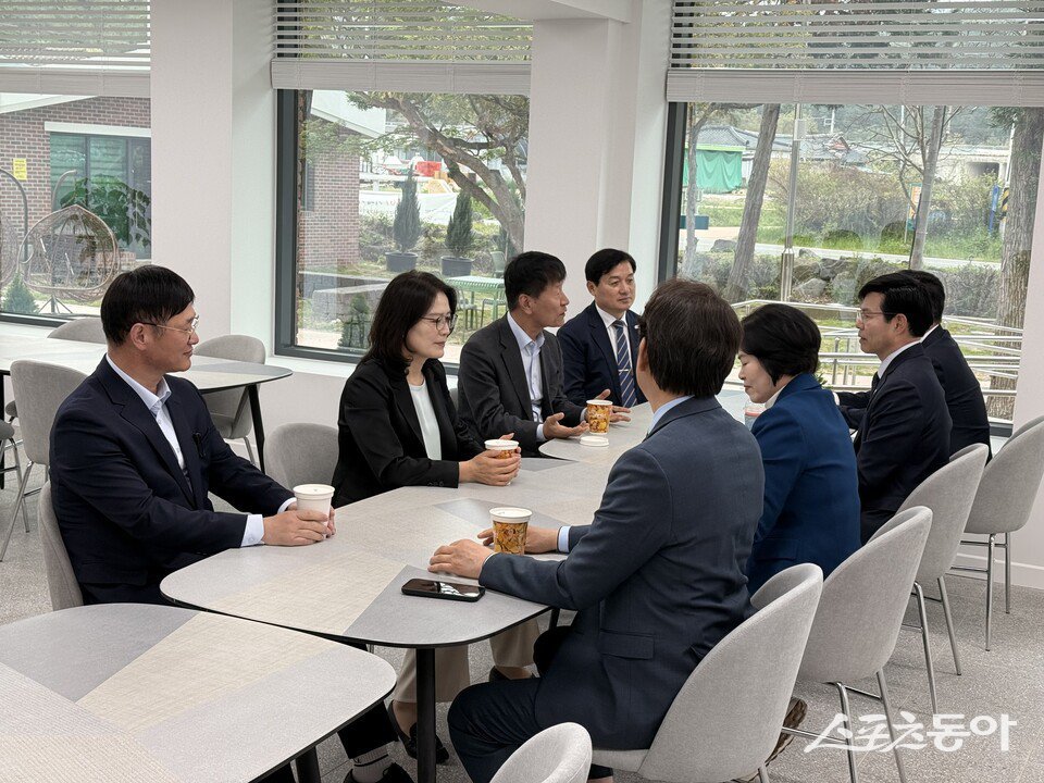 전라남도교육청과 광주광역시교육청은 17일 나주에서 정책·교육·행정 국장들이 참석한 첫 국장 협의회를 열고, 안정적인 교육행정통합 실행 과제를 논의했다. 사진제공 I 전라남도교육청