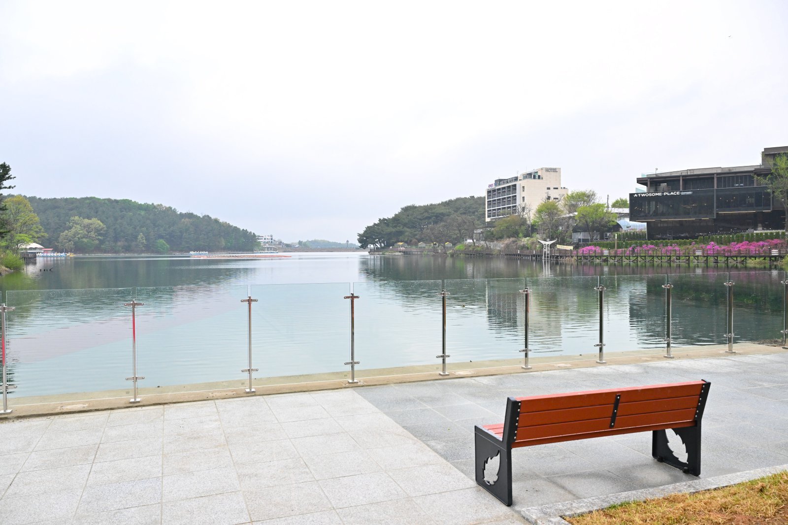 새롭게 단장한 고모호수공원 전경.  사진제공  |  포천시