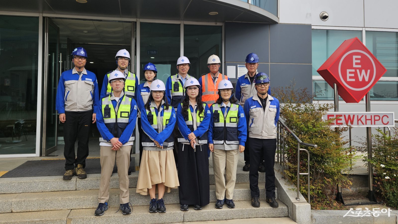 광양경자청과 코트라 종합행정지원센터 관계자들이 지난 20일 광양항 배후단지 내 외국인투자기업 EEW KHPC를 방문해 기업 애로사항을 청취하고 사내유보금 활용 재투자 인센티브를 안내했다. 사진제공=광양경자청