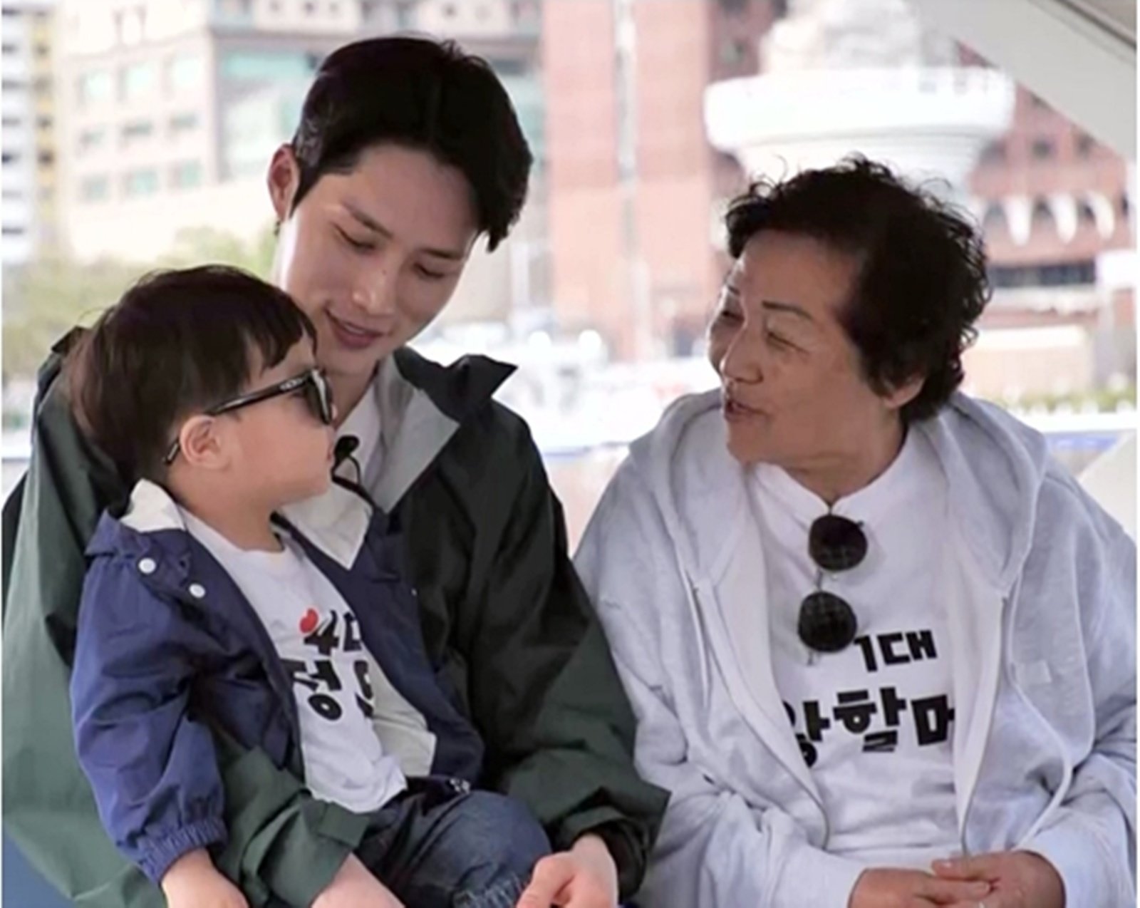 김준호 子 정우, 할아버지 기강 잡기? “왕할머니한테 잘해야 돼요” 폭소 (슈돌)