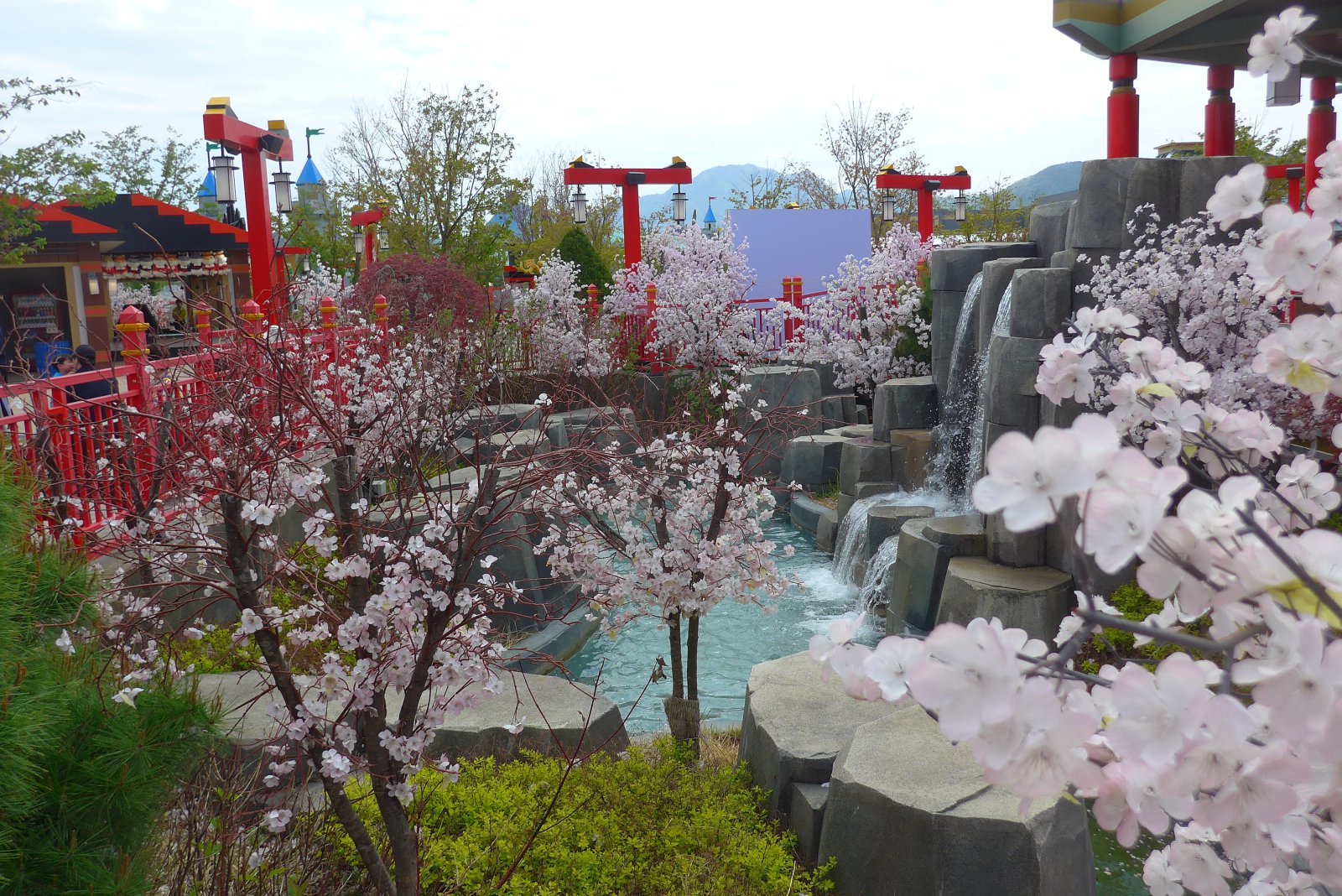 일본풍으로 꾸민 닌자고 정원.