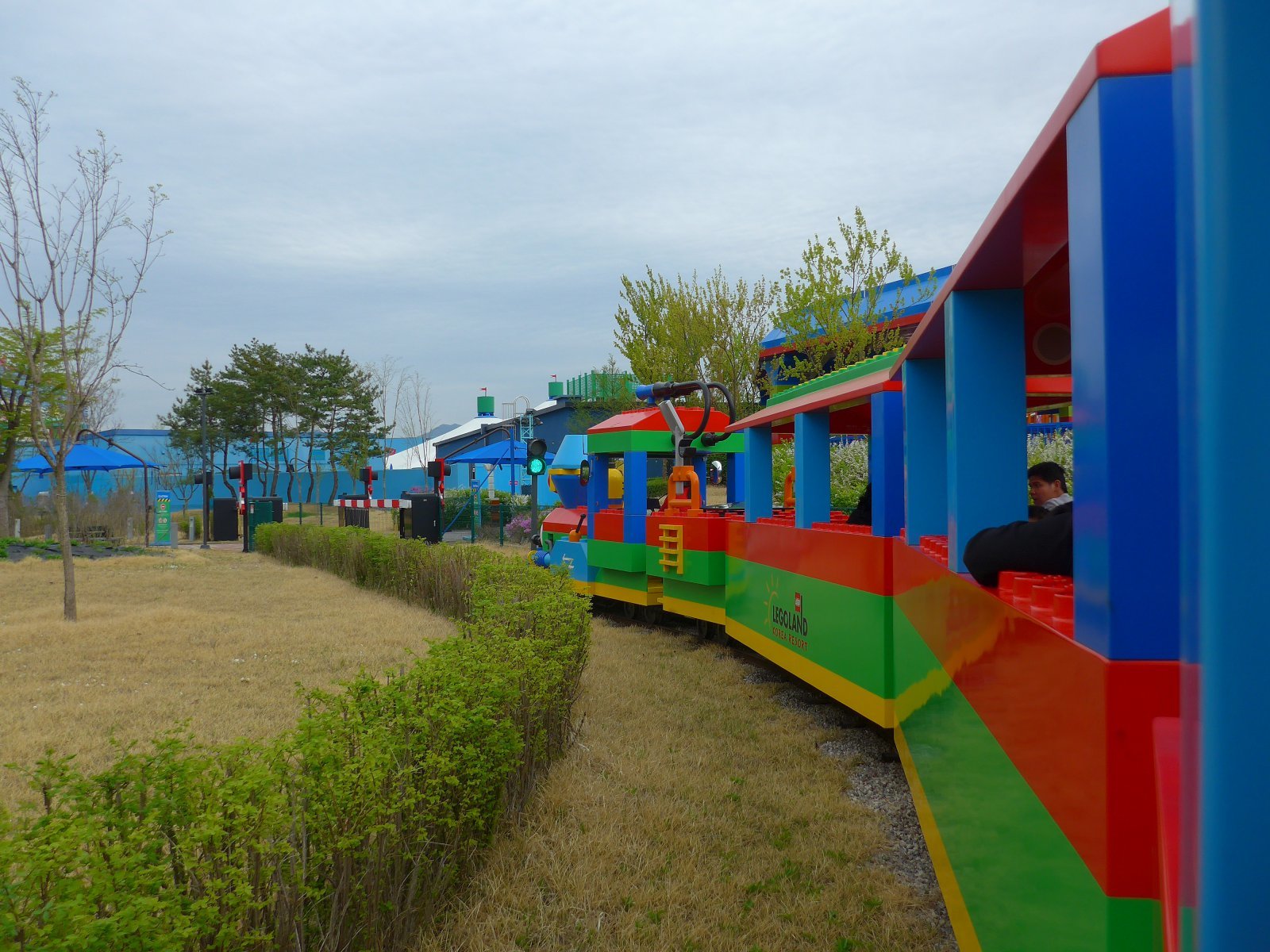 레고랜드 익스프레스 기차를 타고 레고랜드 투어를 해보자. 물론 기차도 레고다.