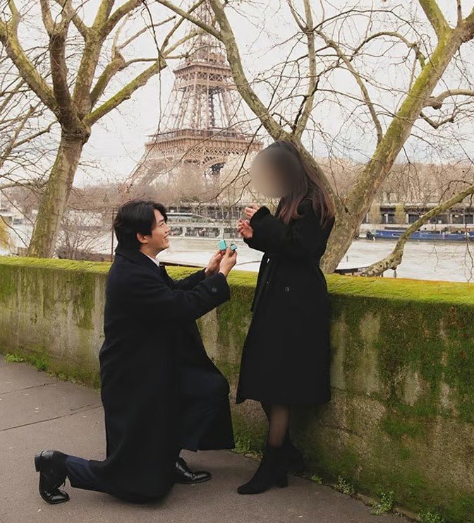 옥택연이 여자친구와 프랑스에서 촬영한 스냅사진이 공개됐다. (사진=X·옛 트위터)