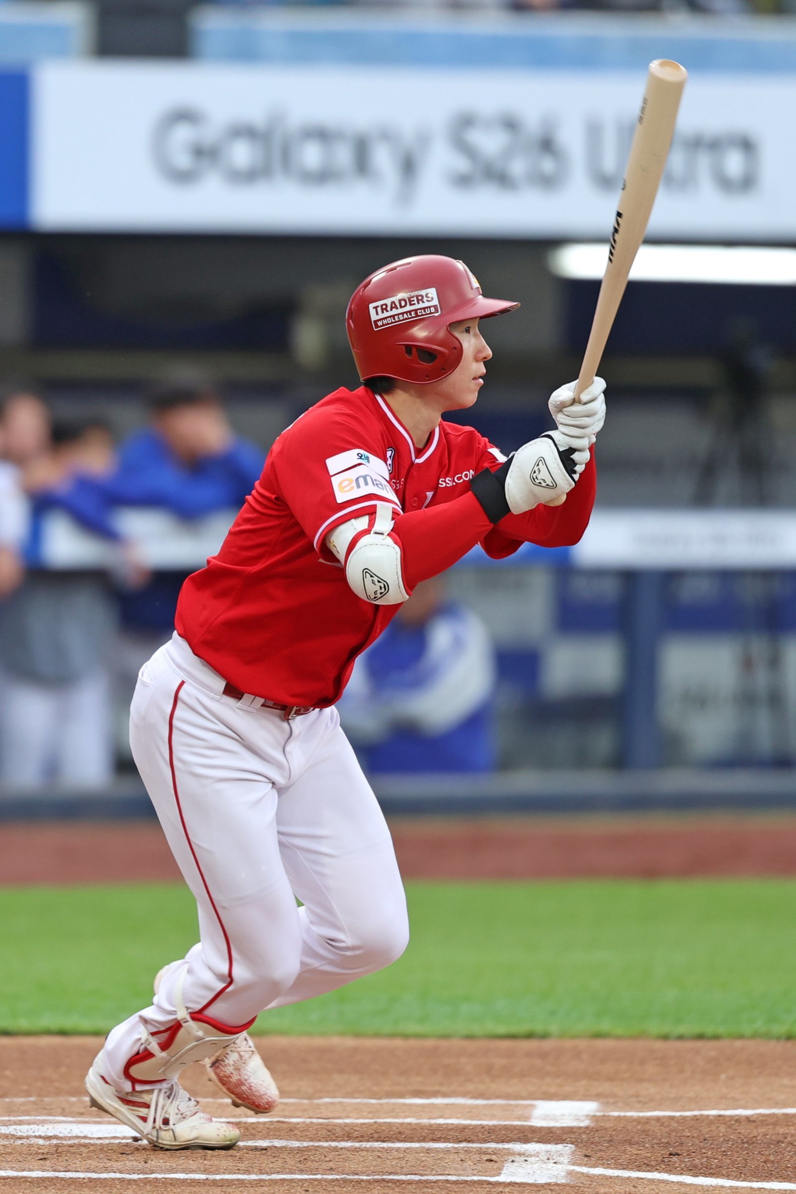 SSG 박성한이 21일 대구 삼성전 1회초 안타로 KBO 개막전 이후 최장 연속 경기 안타 신기록을 써내고 있다. 사진제공｜SSG 랜더스