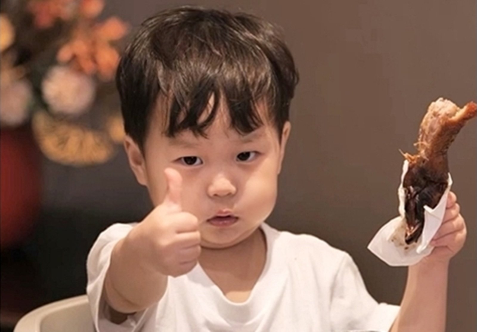 ‘김준호 子’ 정우, 먹방계 샛별 등장…‘닭머리’ 먹더니 “맛있어” (슈돌)