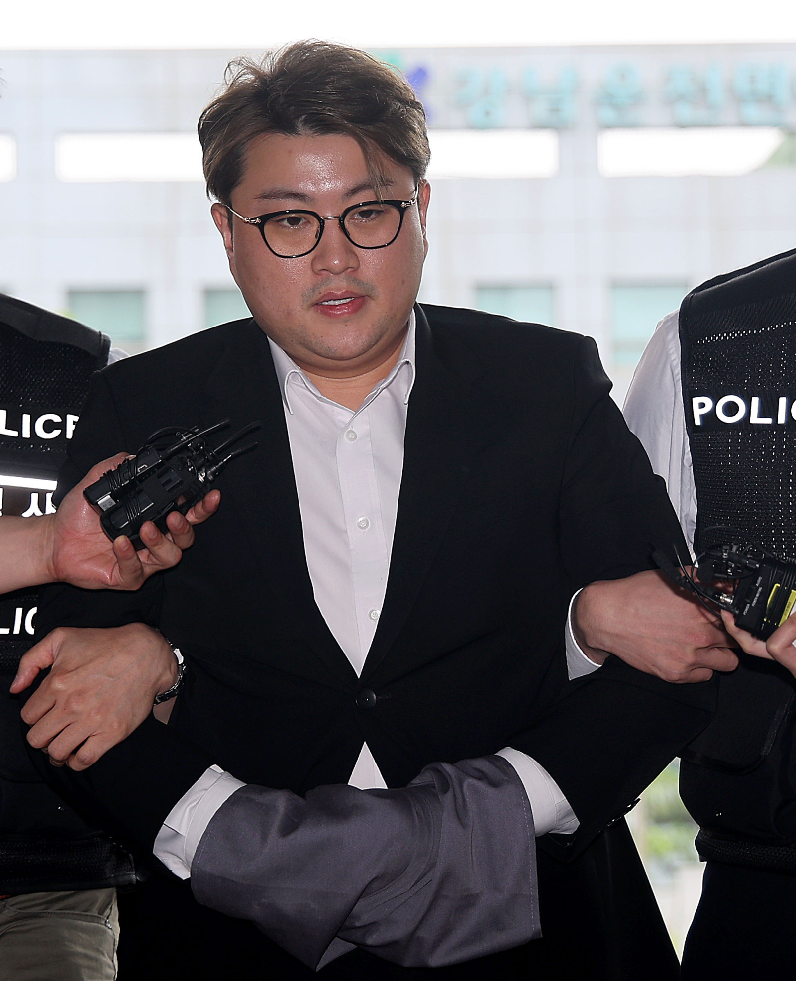김호중, 실형 복역 중인데 50억 지분가치…대주주 유지 눈길