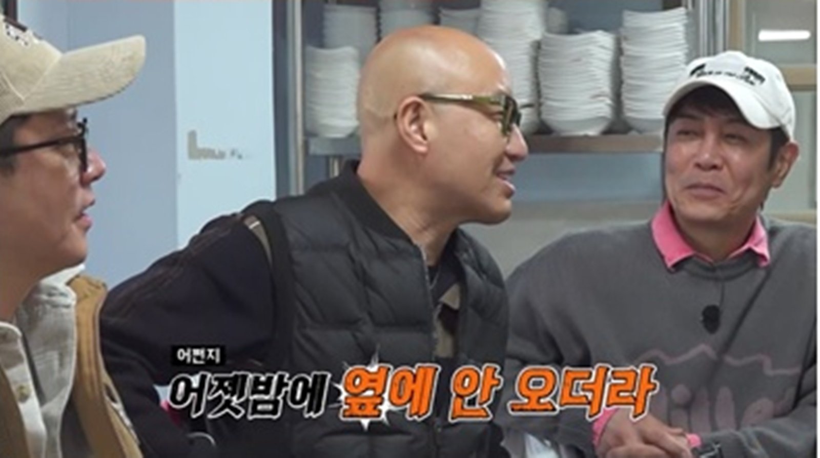홍석천, 잠자리 앞 사심 폭발 “난 언제든 가운데로 가”…멤버들 ‘긴장’ (독박투어4)