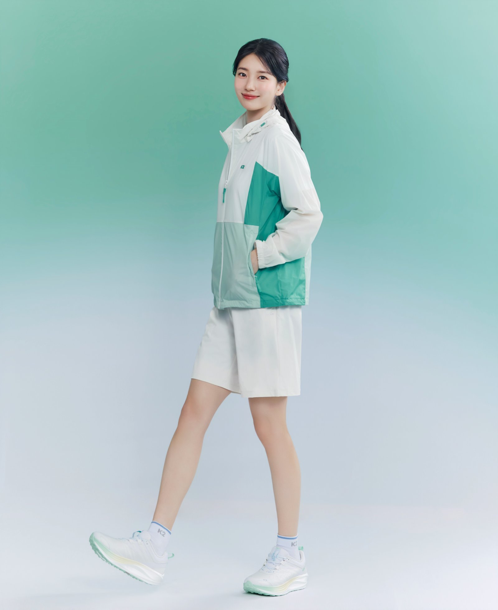 250g 경량 슬로우 러닝화 ‘플로잉’ 제품을 선보이는 K2 모델 수지.         사진제공 ｜ K2