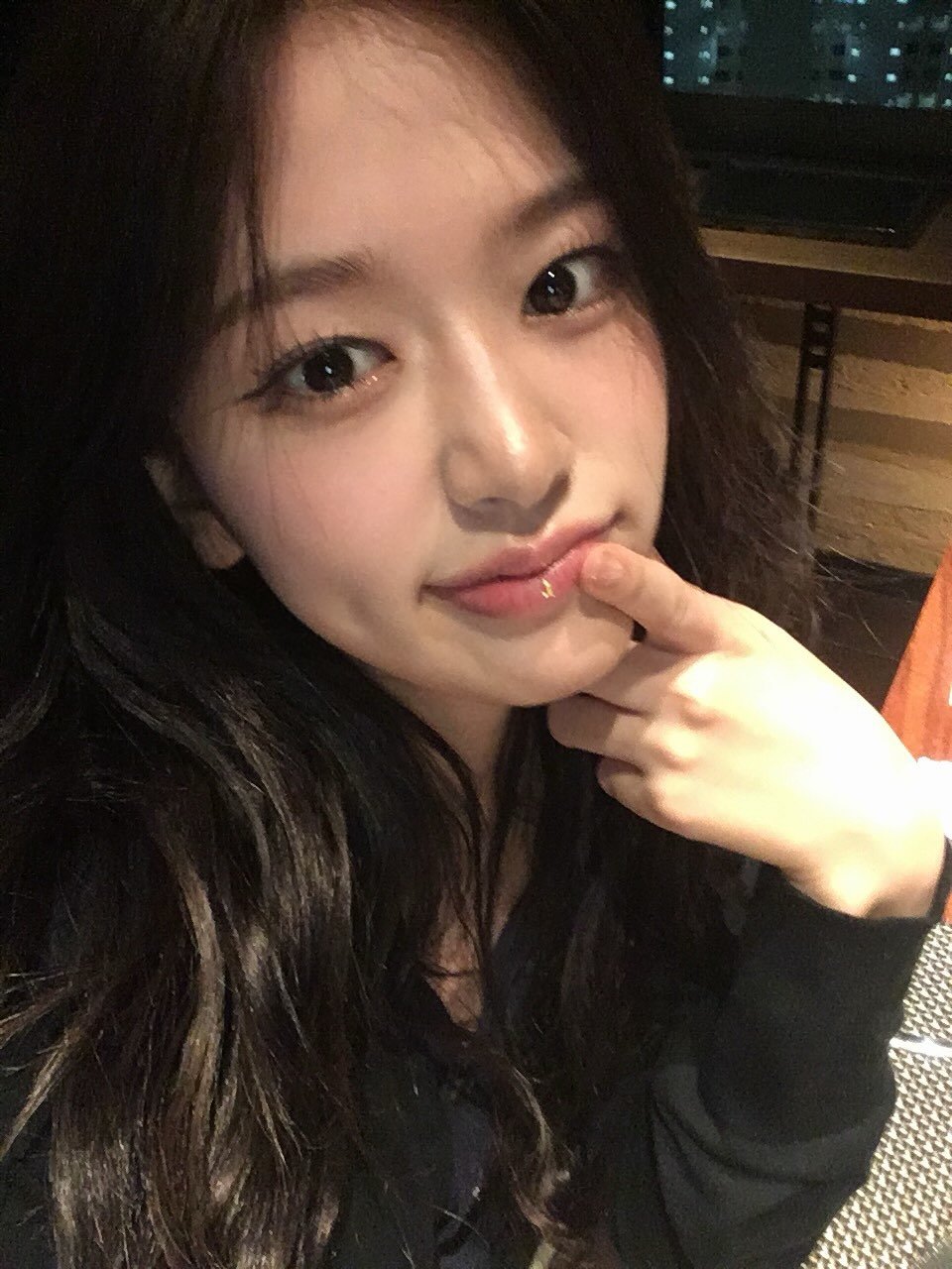 안유진 돈 얼마나 번거야…금 먹고 예쁜짓 [DA★]