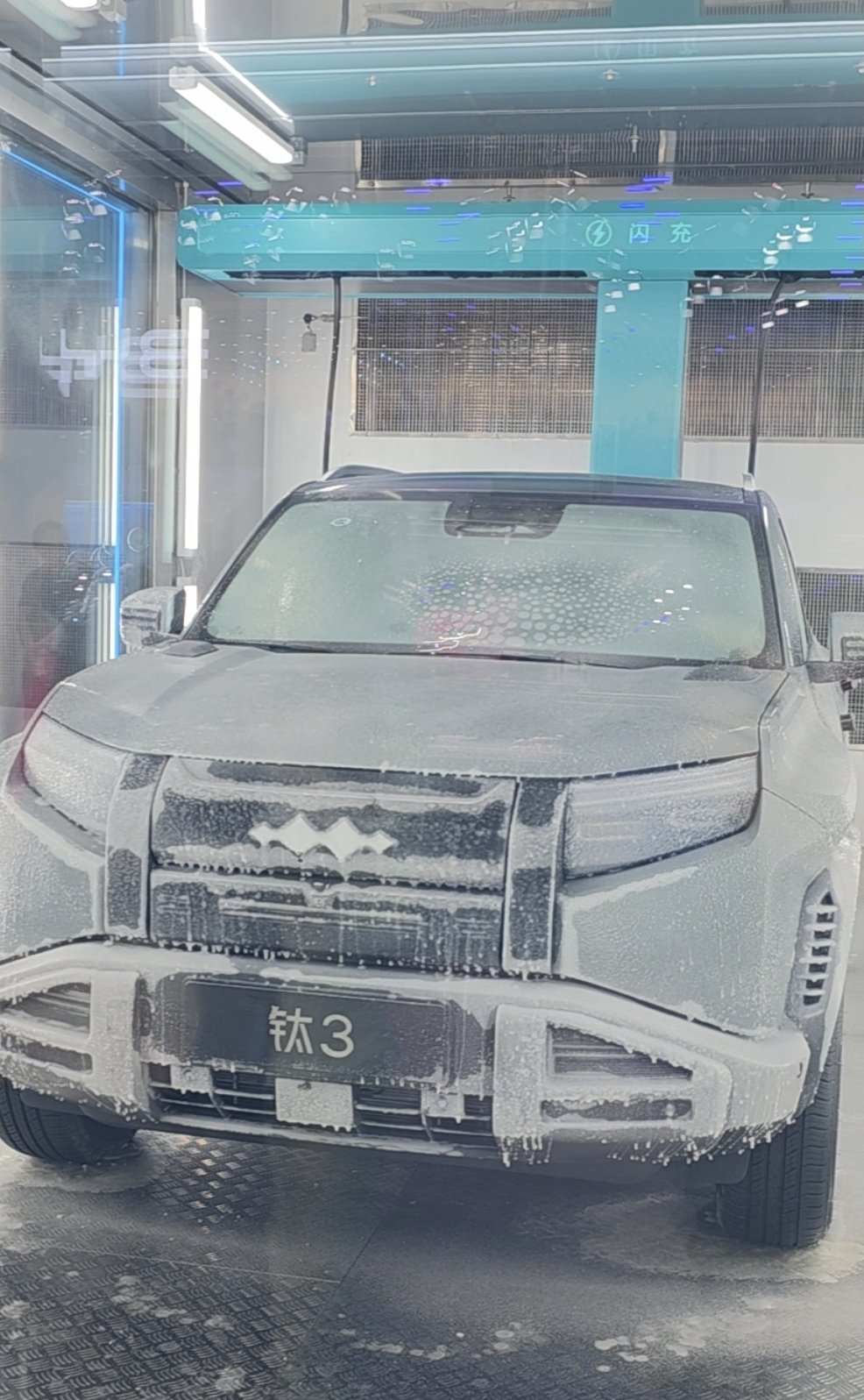BYD가 ‘-30℃ 저온 충전’ 기술을 시연하고 있다. 원성열 기자 sereno@donga.com