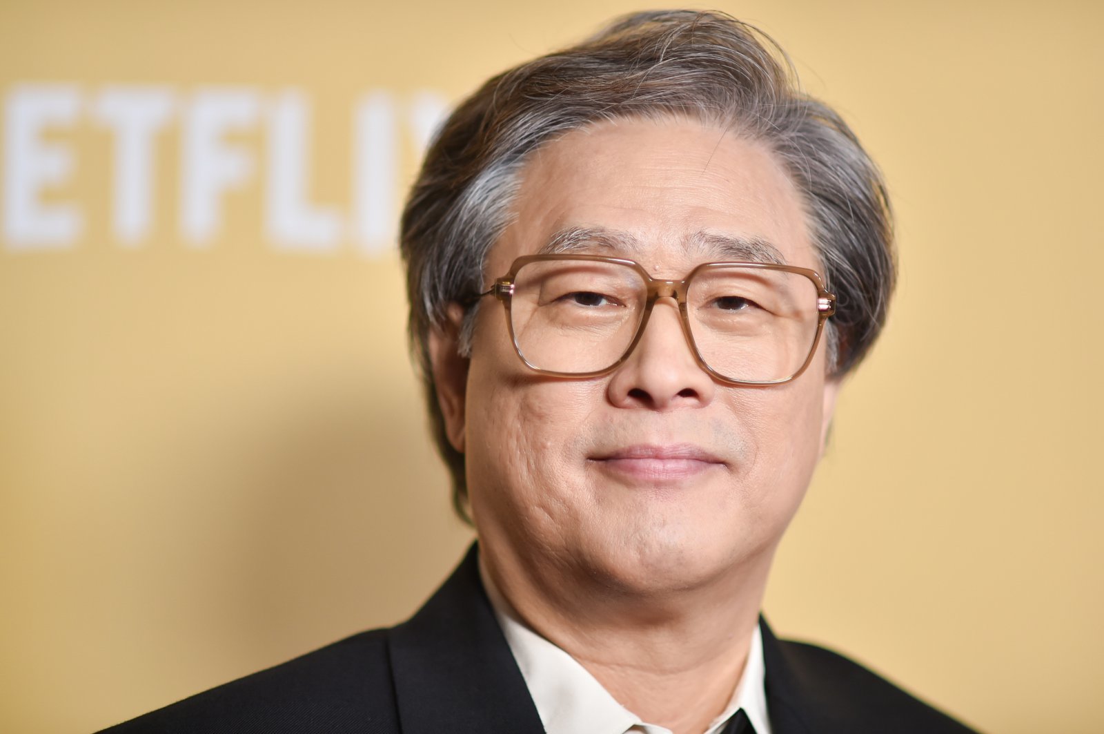 [로스앤젤레스=AP/뉴시스] 박찬욱 감독이 7일(현지 시간) 미 캘리포니아주 로스앤젤레스에서 열린 ‘코리안 아메리칸 영화인 리더 그룹‘(KALH) 시상식에 참석해 포토타임을 갖고 있다. KALH 시상식은 세계 영화계에서 탁월한 성과를 이룬 한국·한국계 창작자들을 조명하기 위해 올해 처음 마련됐다. 2025.12.08.