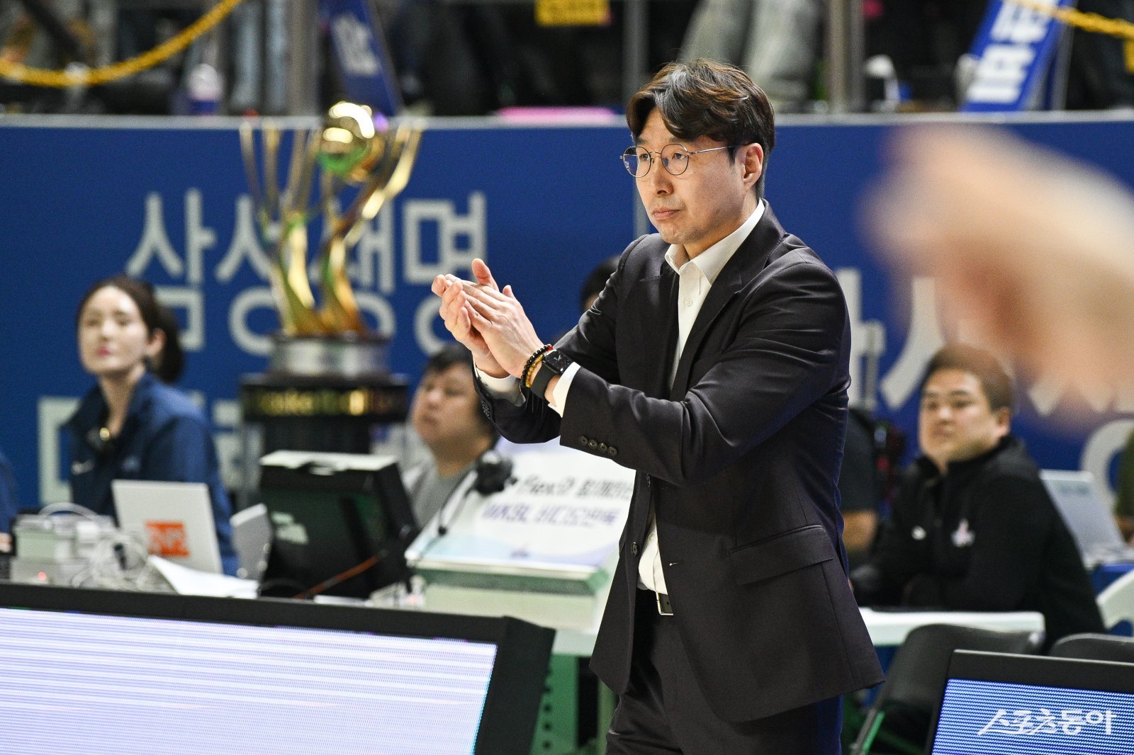 ‘박지수 없으면 안된다’ 편견 깬 김완수 감독의 철저한 준비, KB스타즈 3번째 통합우승 이끌었다 [SD 용인 라이브]