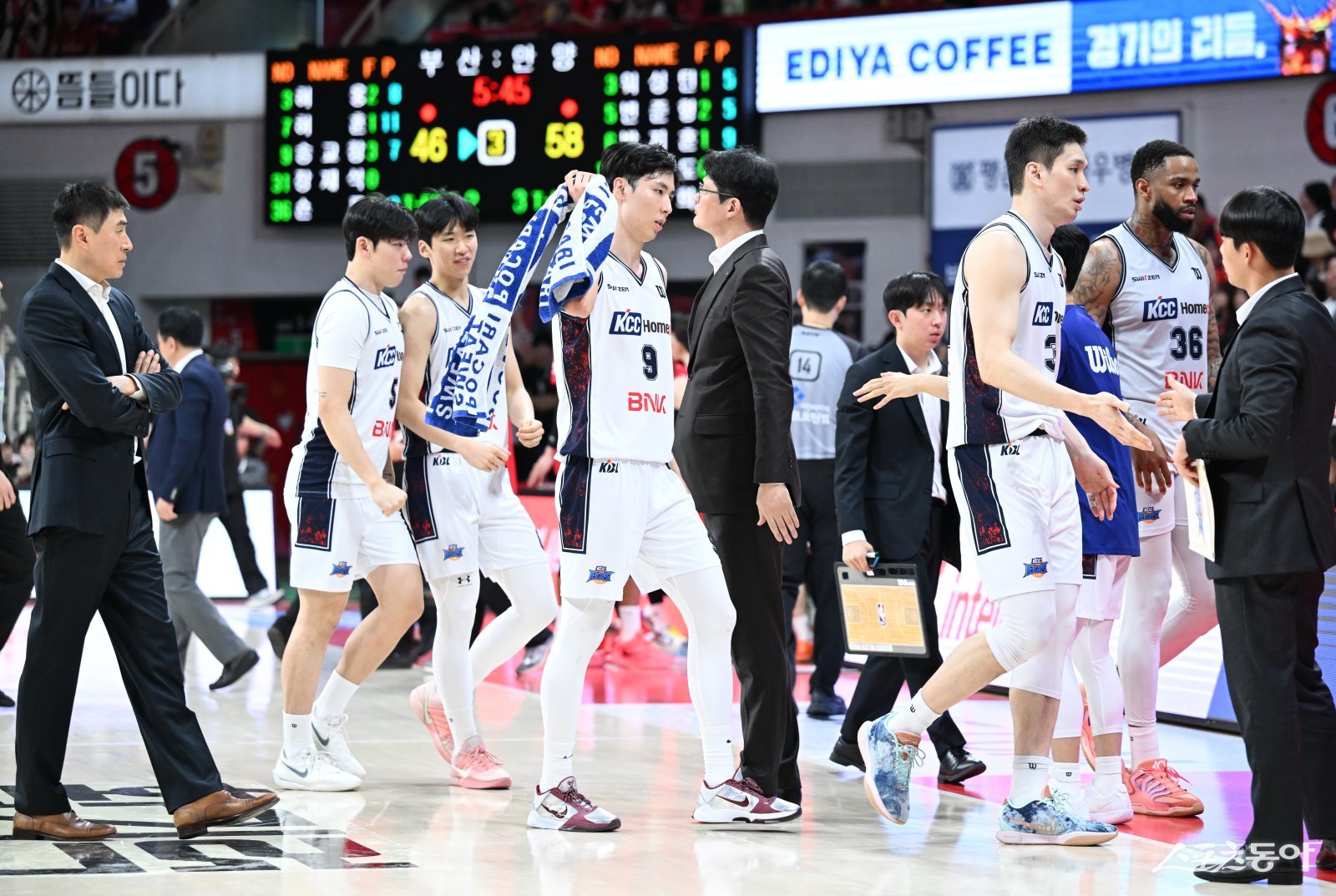 PO 4연승 이후 일격을 당한 KCC, 정규리그와 달리 회복 탄력성 드러낼까…정관장의 벌떼 전략 극복도 과제