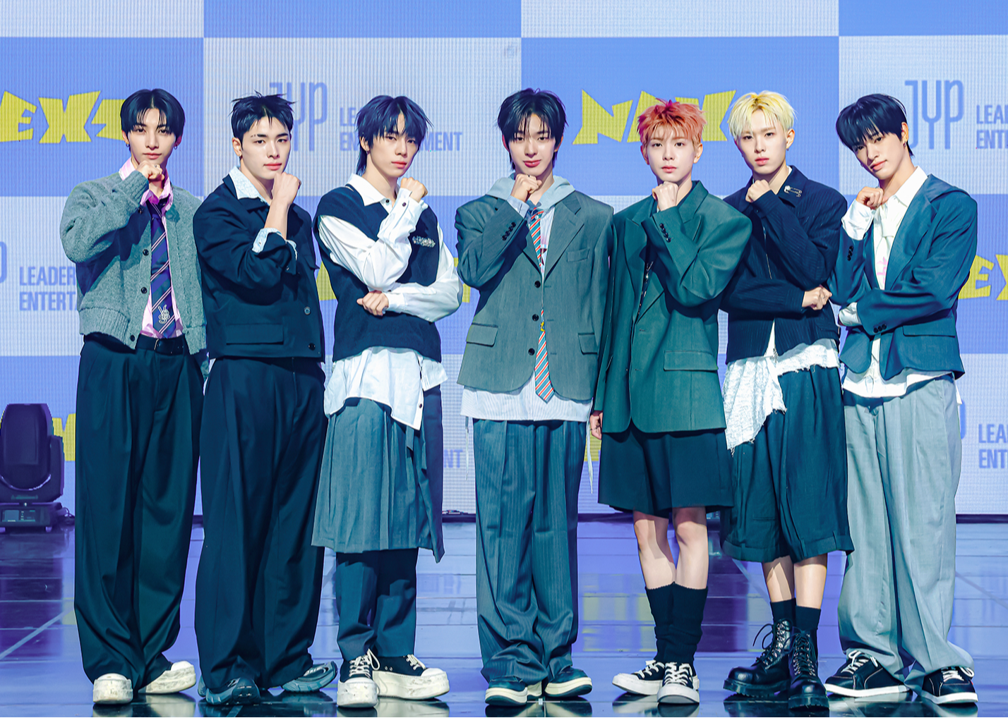 왼쪽부터_유우, 하루, 소 건, 토모야, 유키, 휴이, 세이타 사진제공 | JYP 엔터테인먼트