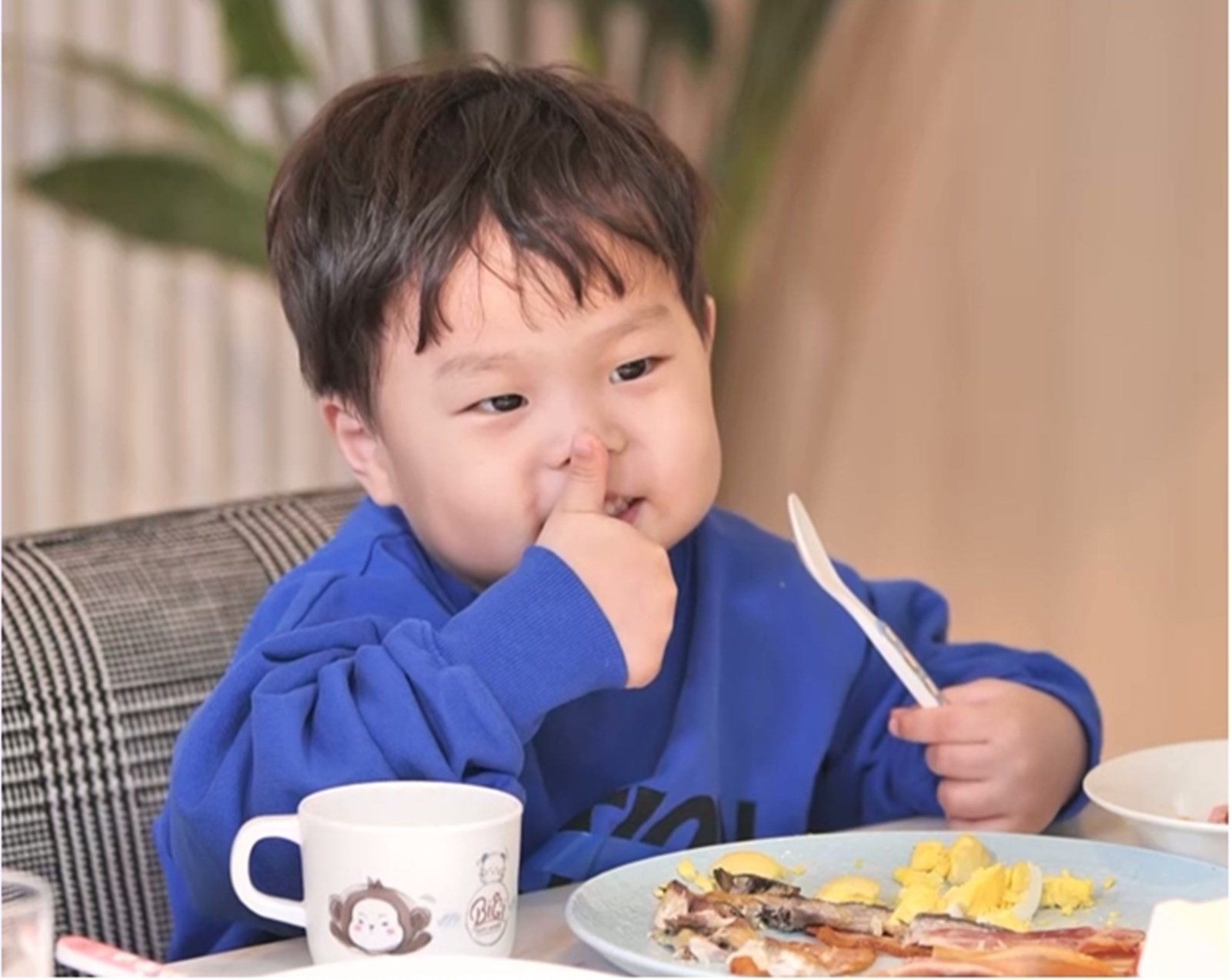 ‘김준호 子’ 정우, 까나리 먹고 엄지 척…김종민도 깜놀 (슈돌)