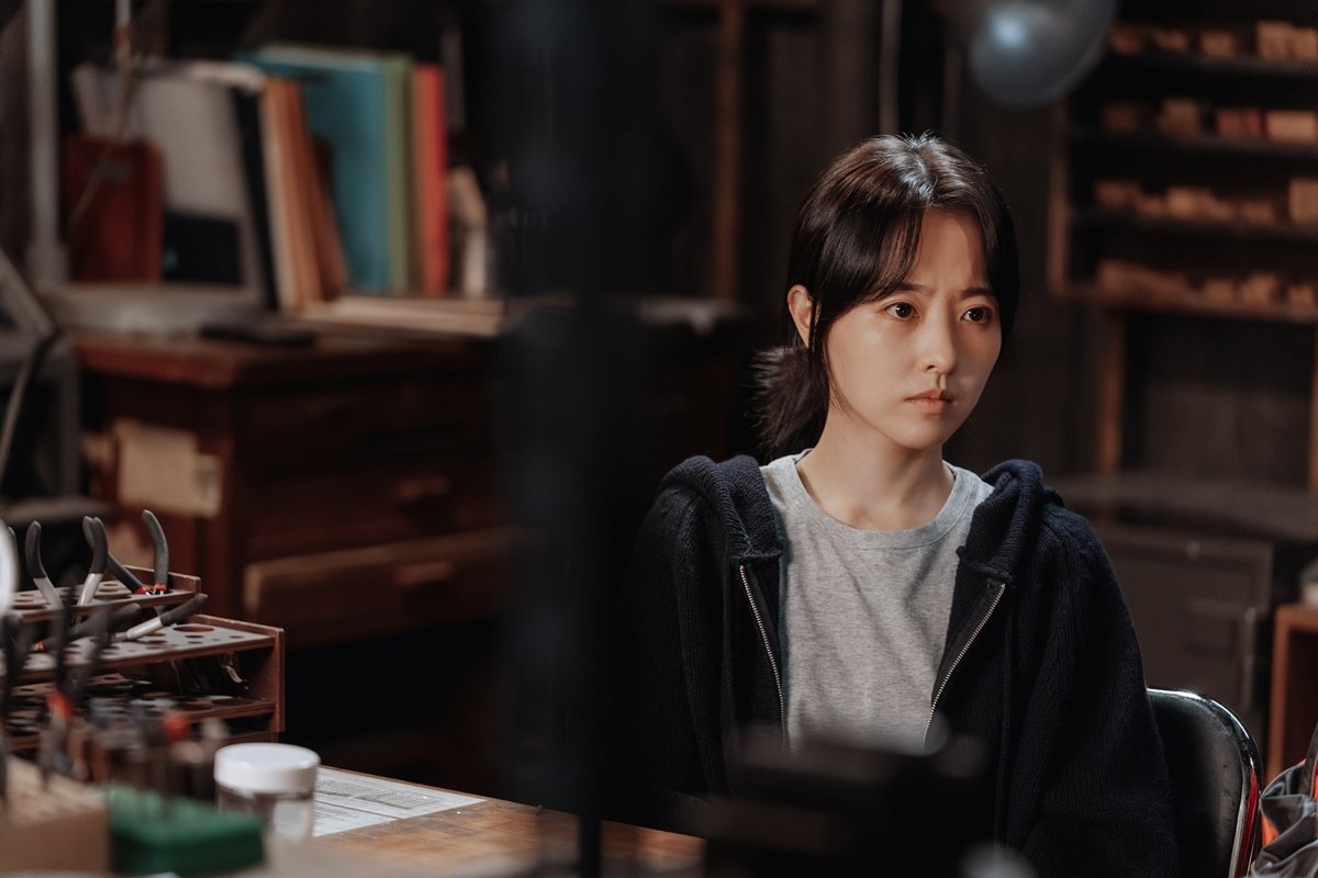 박보영, 금괴 쥐었다…‘골드랜드’, 강렬한 출발 [OOTD]