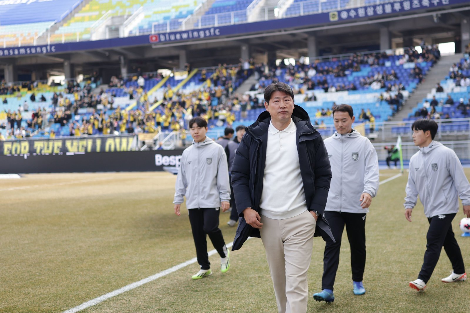 올 시즌 K리그2선 개막 9경기 만에 임관식 충남아산 감독, 김병수 대구 감독, 박동혁 전남 감독(오른쪽 3번째)이 지휘봉을 내려놨다. 종전보다 승격의 문이 넓어진 게 각 구단들의 사령탑 교체를 가속한 것으로 보인다. 사진제공│한국프로축구연맹