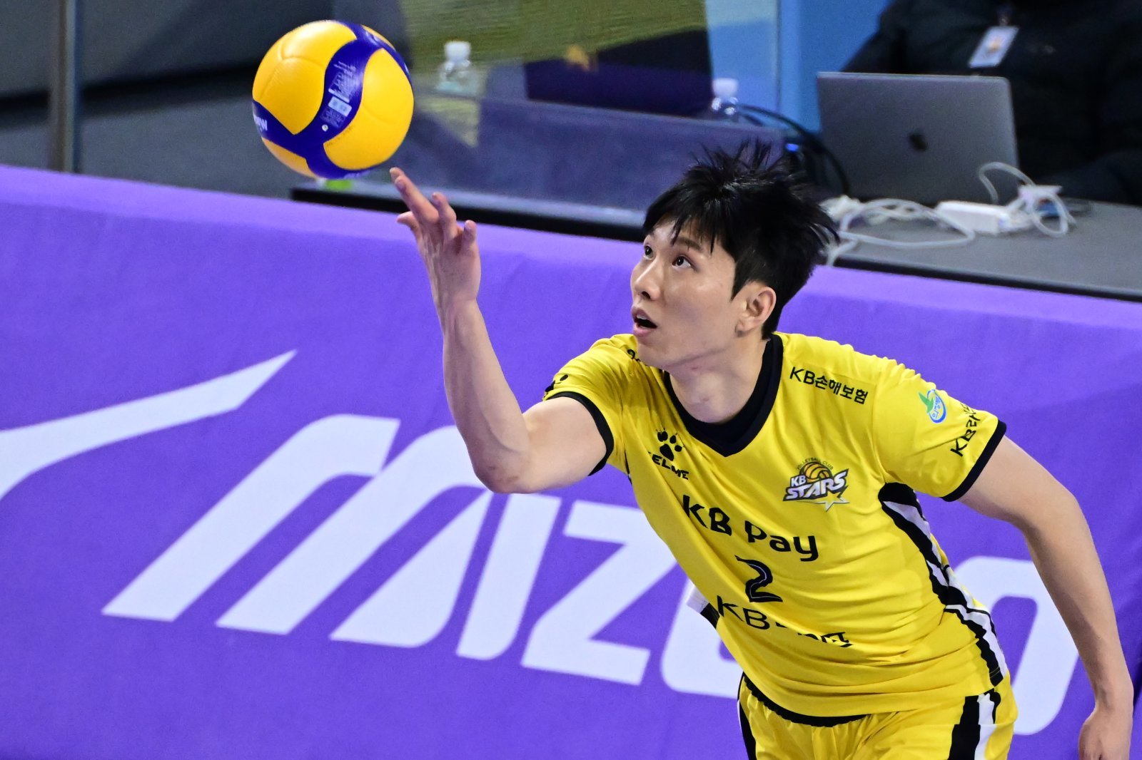 KOVO가 V리그 남자부 개인보수 상한제를 2026~2027시즌 종료 뒤에 열릴 FA 시장부터 적용하기로 했다. 허수봉과 황택의(사진) 등 제도 도입 이전 선수들의 연봉은 소급적용하기 않기로 했다. 사진제공│KOVO