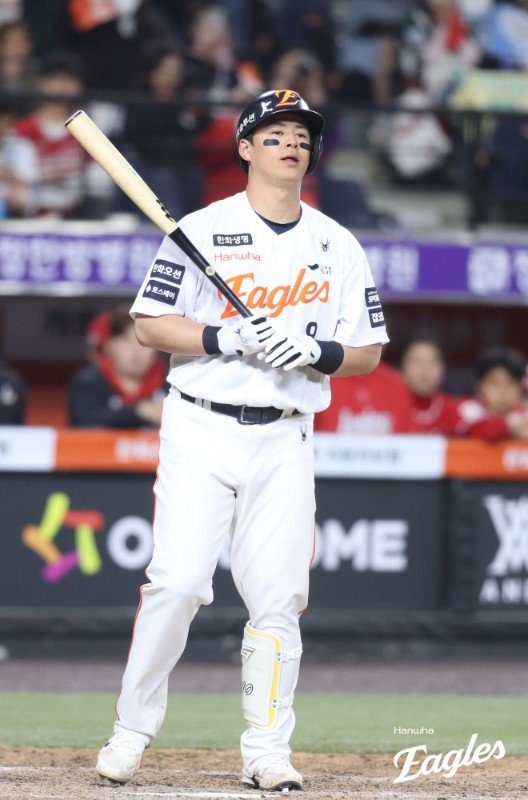 노시환 연장 10회말 끝내기 밀어내기…한화, 혈전 끝에 SSG 7-6으로 꺾어