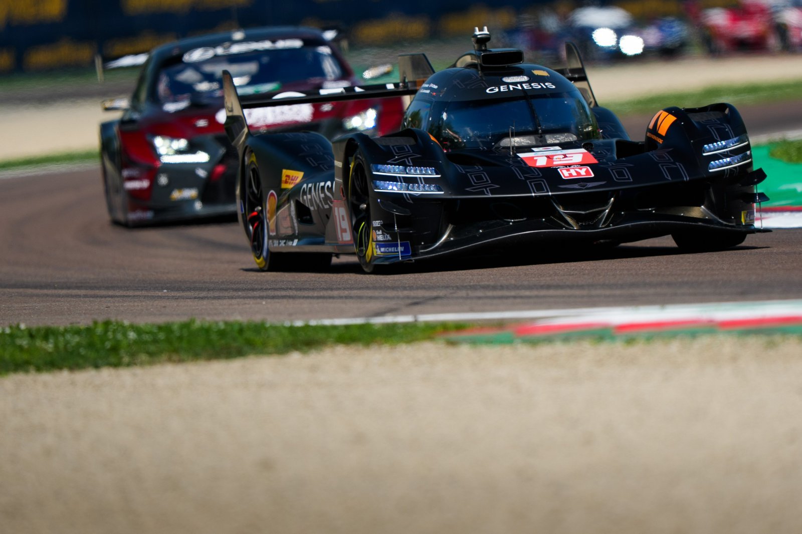 ‘2026 FIA 월드 인듀어런스 챔피언십(WEC)’ 개막전 제네시스 마그마 레이싱팀의 GMR-001 하이퍼카 가 서킷을 역주하고 있다. 사진제공｜현대차