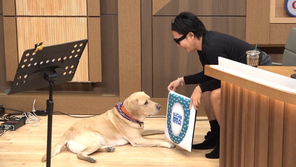 정재형, 반려견과 SBS 나들이…“지하철·버스 타는 것 좋아해” (컬투쇼)