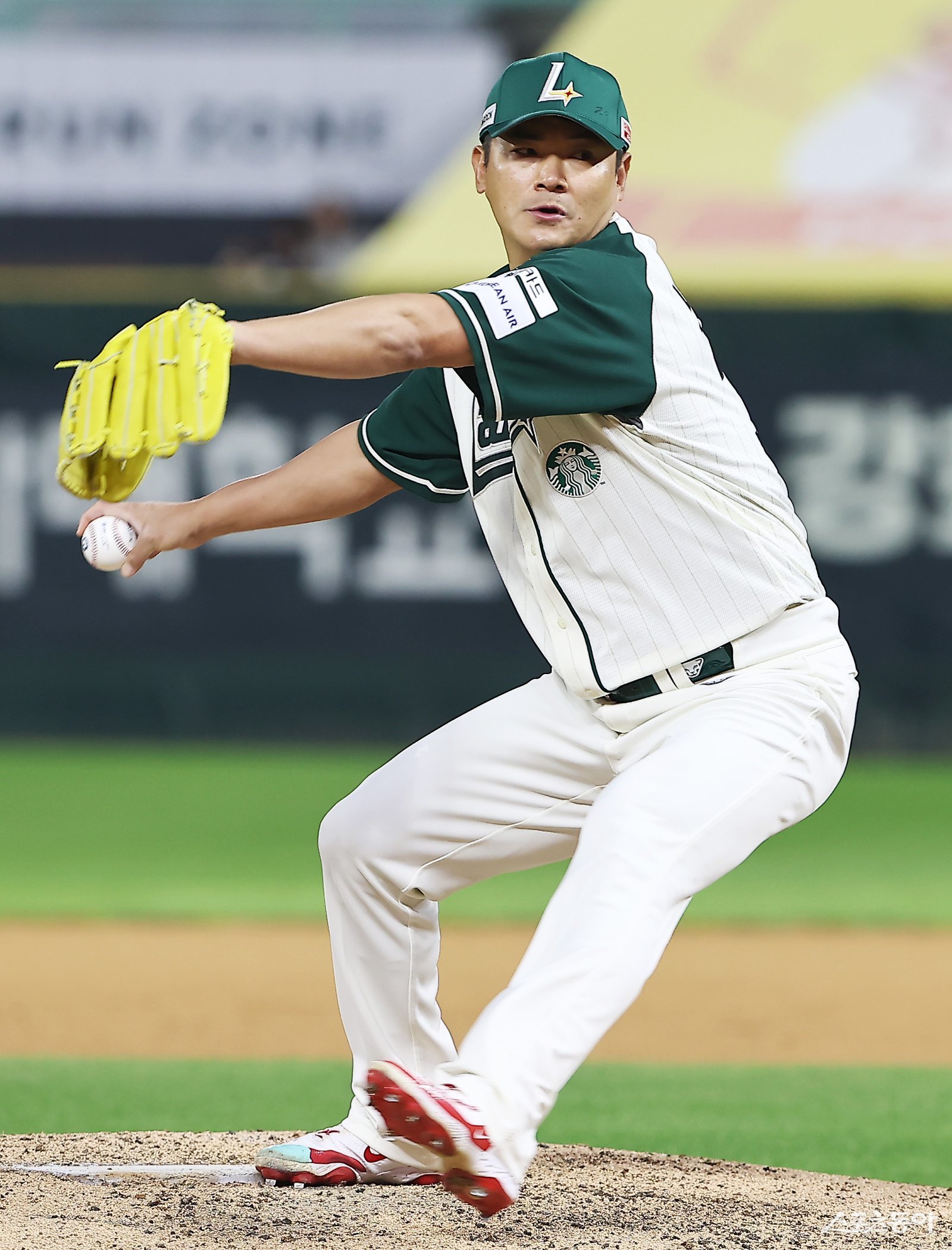 SSG 노경은이 1일 인천SSG랜더스필드서 열린 롯데전서 역투하고 있다. 사진제공｜SSG 랜더스