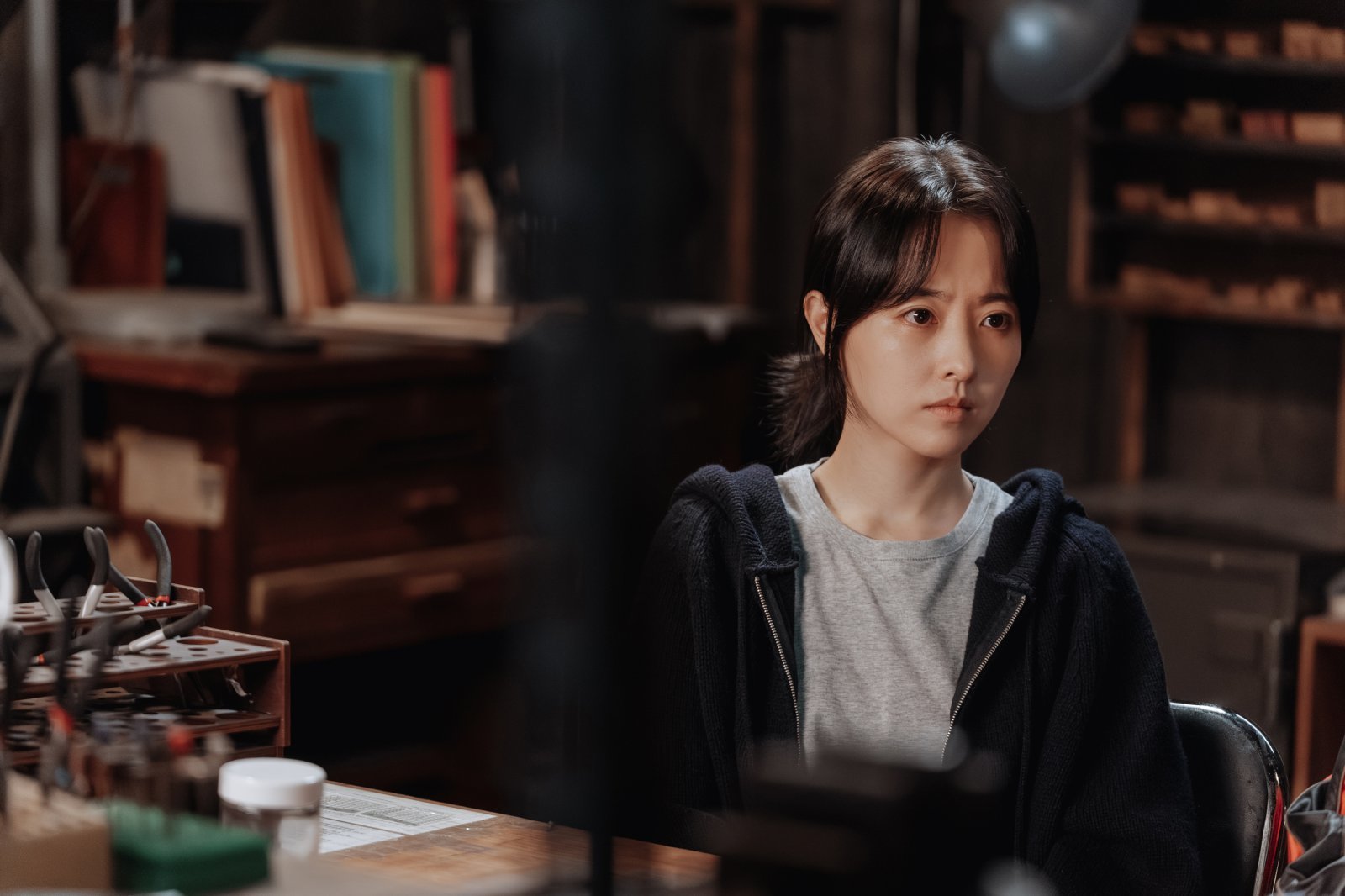 “뽀블리 털고 독기 입은 박보영” …“골드랜드‘, 아이유 넘고 공개 하루 만에 1위