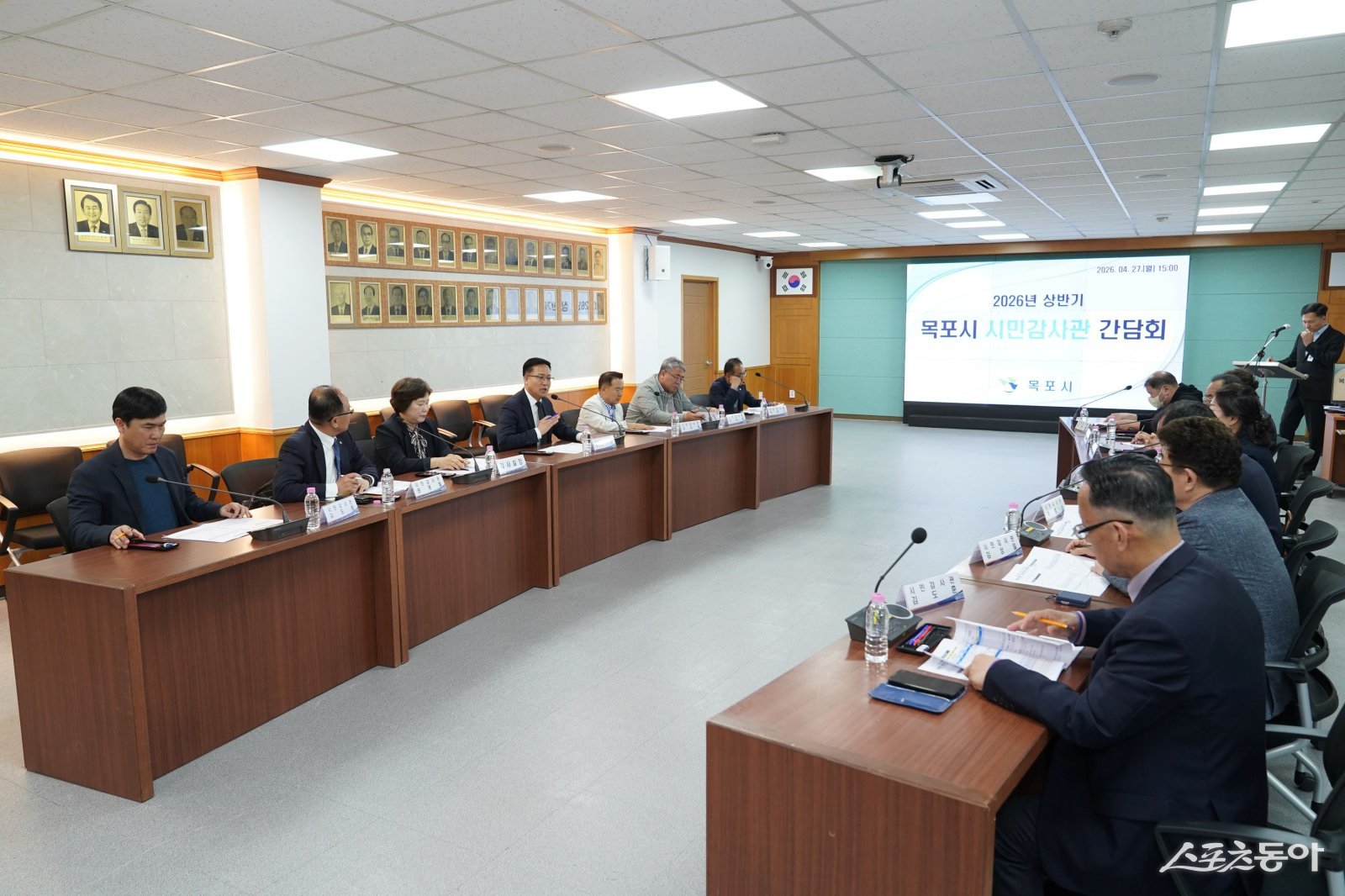 목포시는 지난 27일 시민과 함께하는 투명한 행정문화 확산을 위해 ‘2026년 상반기 시민감사관 간담회’를 개최했다. 사진제공=목포시