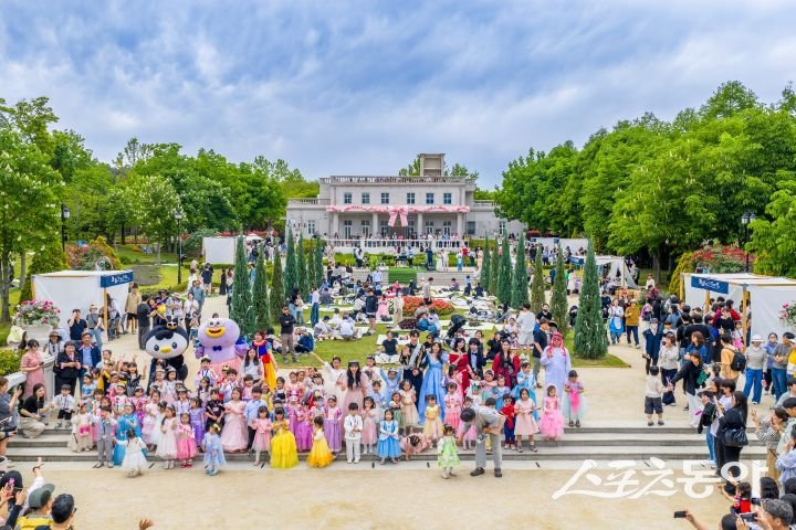 순천만국가정원 프랑스정원에서 펼쳐진 왕자공주 가든파티 전경. 사진제공=순천시