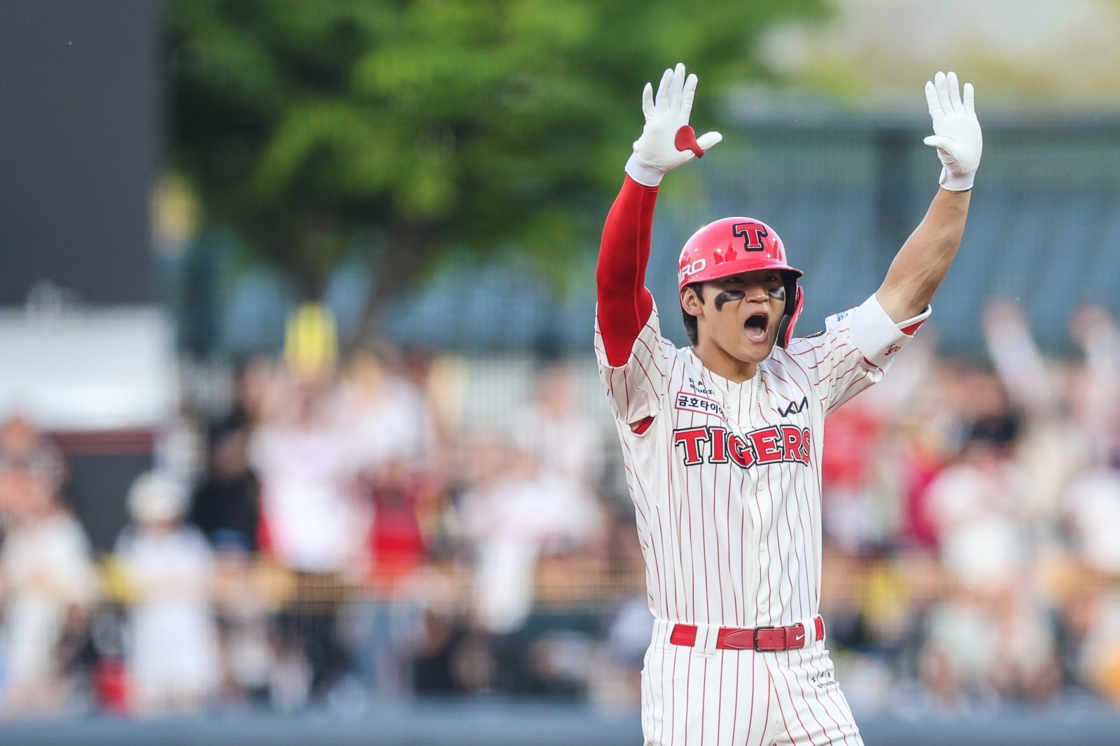 올 시즌 KIA 김도영의 홈런 페이스는 50홈런 고지를 밟은 2015년 박병호, 2025년 르윈 디아즈보다 빠르다. 뉴시스