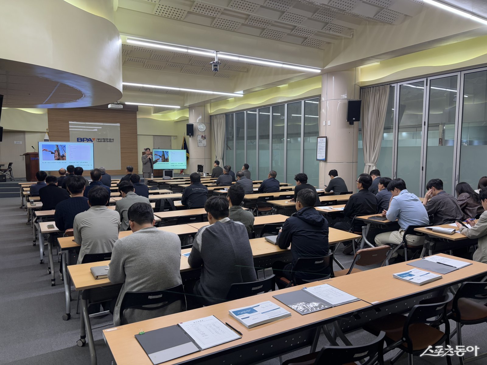 건설현장 대상 안전관리 교육현장 사진. (사진제공=부산항만공사)