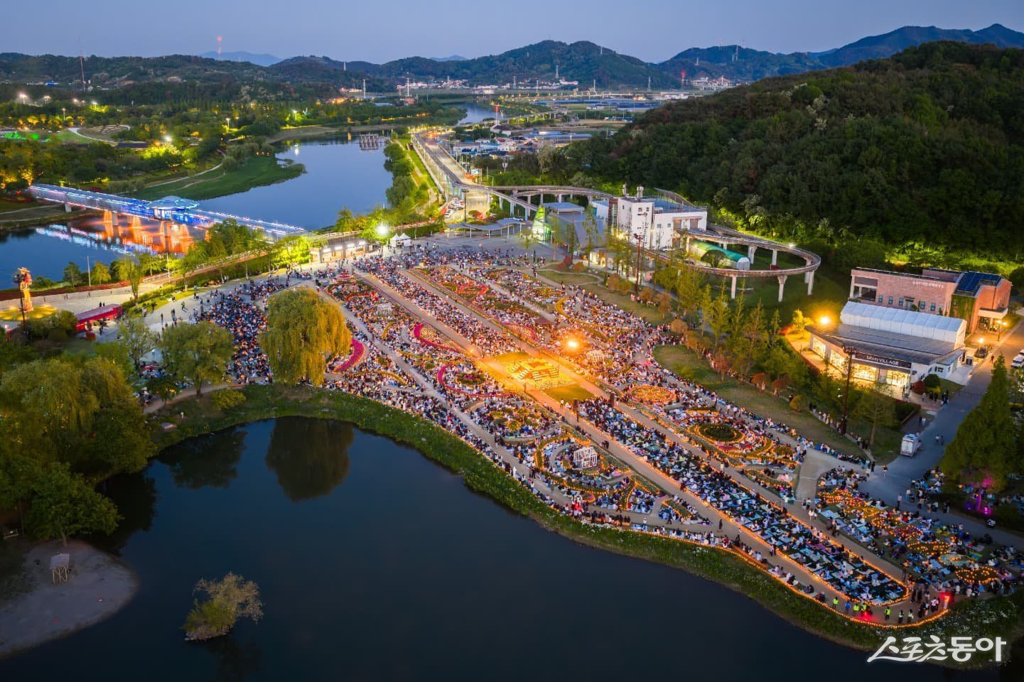 순천시는 지난 5일 순천만국가정원 스페이스 허브 일원에서 ‘캔들라이트 콘서트’를 개최했다. 사진제공=순천시