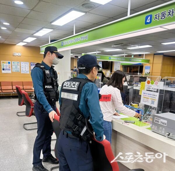 장성군이 민원 현장에서 발생할 수 있는 돌발 상황에 대비해 실전형 대응훈련을 실시했다. 사진제공=장성군
