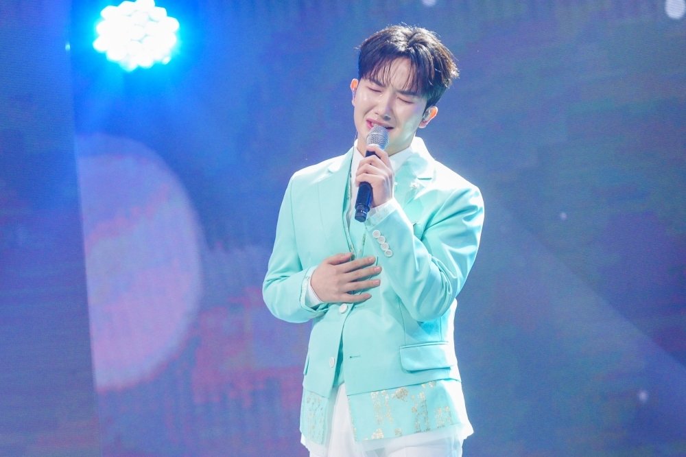 남승민 효심, 김용빈도 울렸다…‘갑상샘암 투병’ 母 위한 감동 무대 (금타는 금요일)