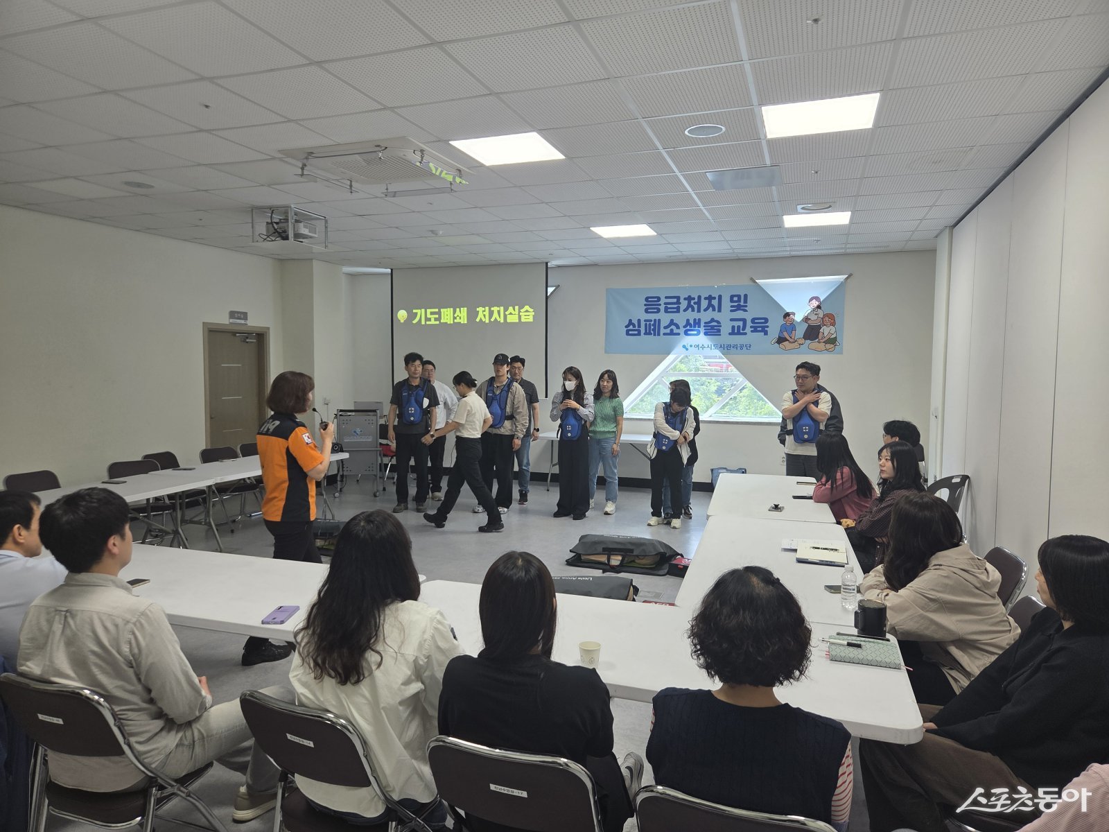 여수시도시관리공단이 응급처치 및 심폐소생술(CPR) 교육을 실시하고 있다. 사진제공=여수시도시관리공단