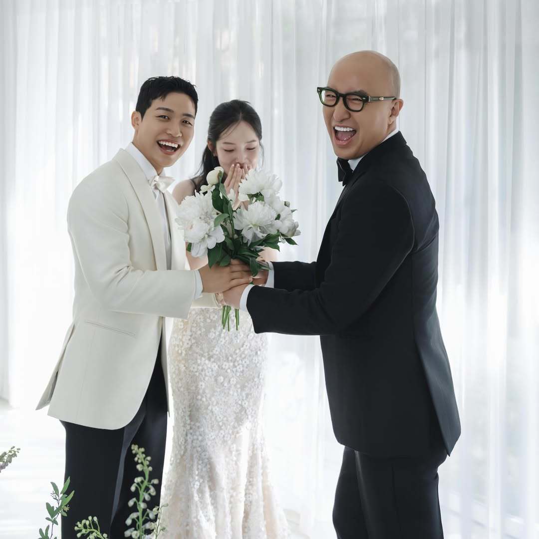 홍석천, ‘아빠 미소’ 터졌다…입양 딸♥예비 사위와 웨딩촬영 [SD셀픽]