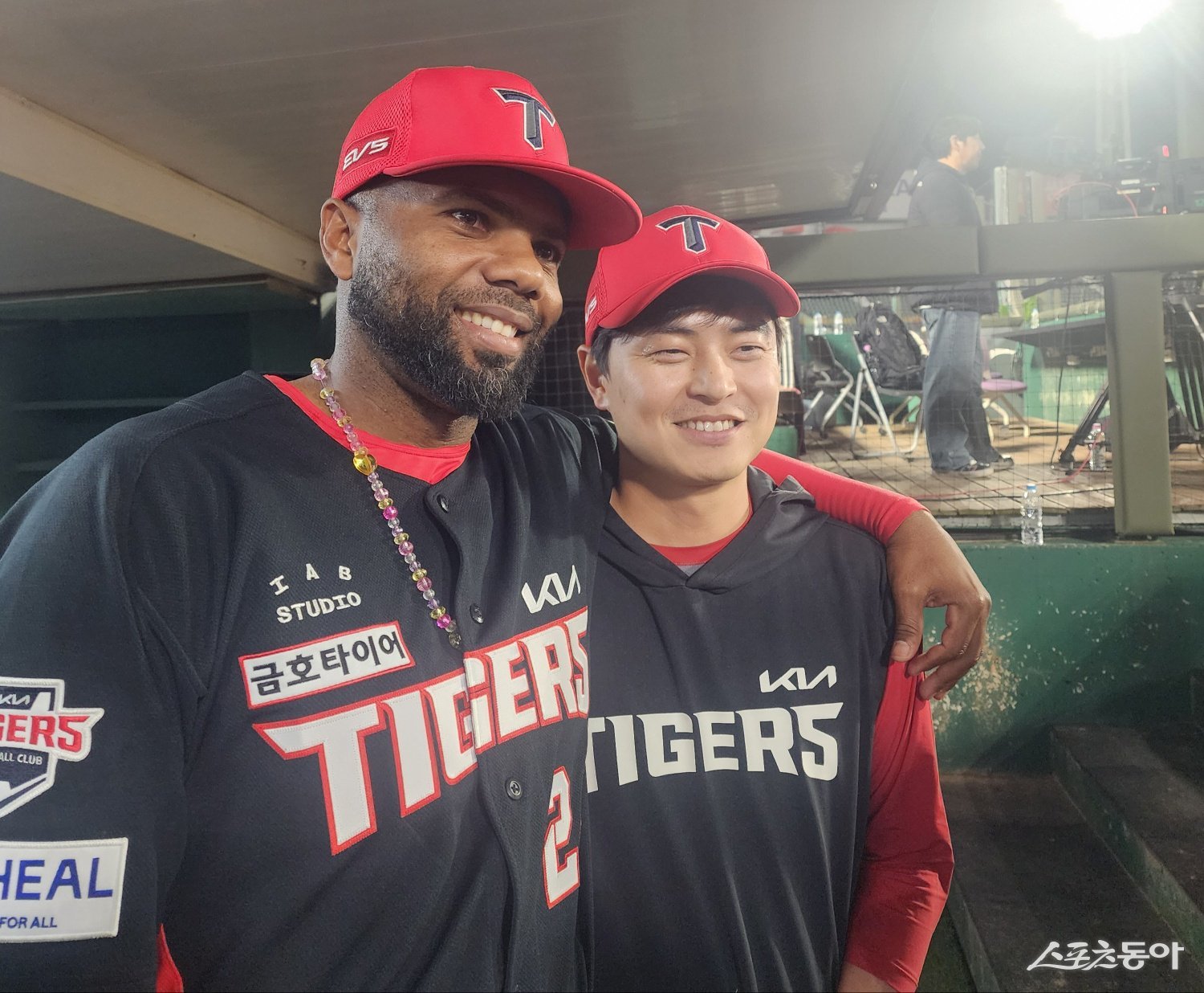 단타 치는 법을 잊었다…‘데뷔 후 4안타 모두 홈런’ 아데를린, KBO 최초의 비결은? [SD 사직 인터뷰]