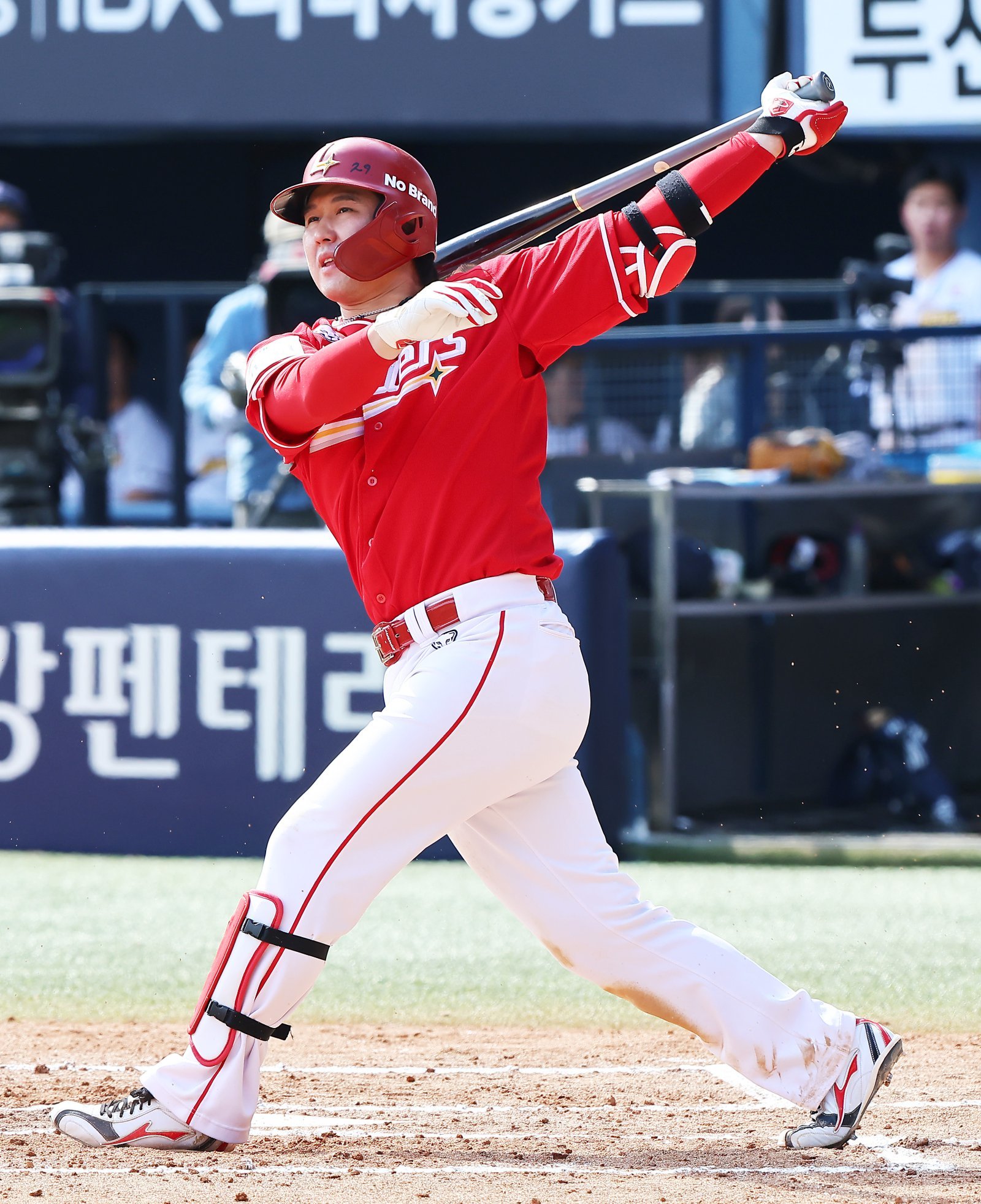 ‘KBO 역대 최초’ SSG 최정, 통산 1만타석 달성…중심타순에서 약 85% [SD 잠실 라이브]