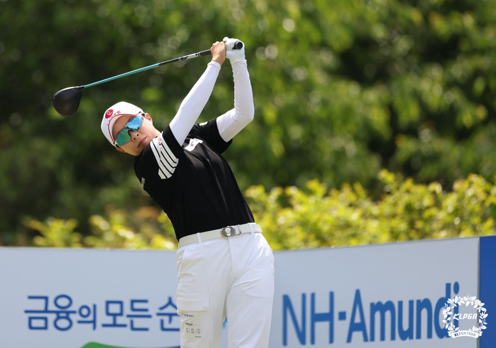 김효주, 박현경 끈질긴 추격 따돌리고 1타 차 우승…KLPGA 투어 통산 15승 수확
