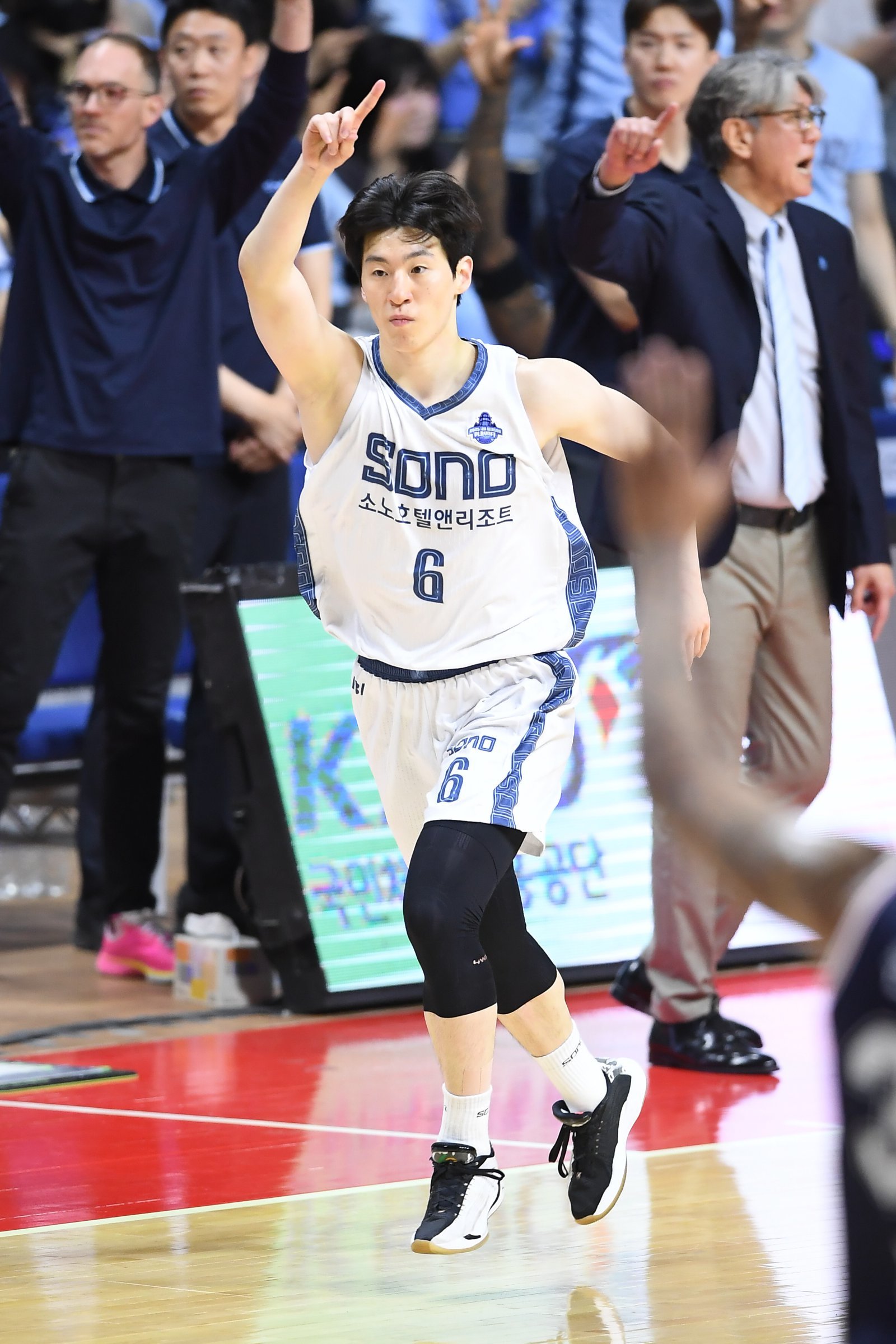 소노 이정현이 10일 사직 부산 KCC전서 득점한 뒤 세리머니를 하고 있다. 사진제공｜KBL