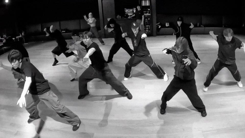 YG, 베몬→트레저→新 보이그룹…창립 30주년 ‘맹공’
