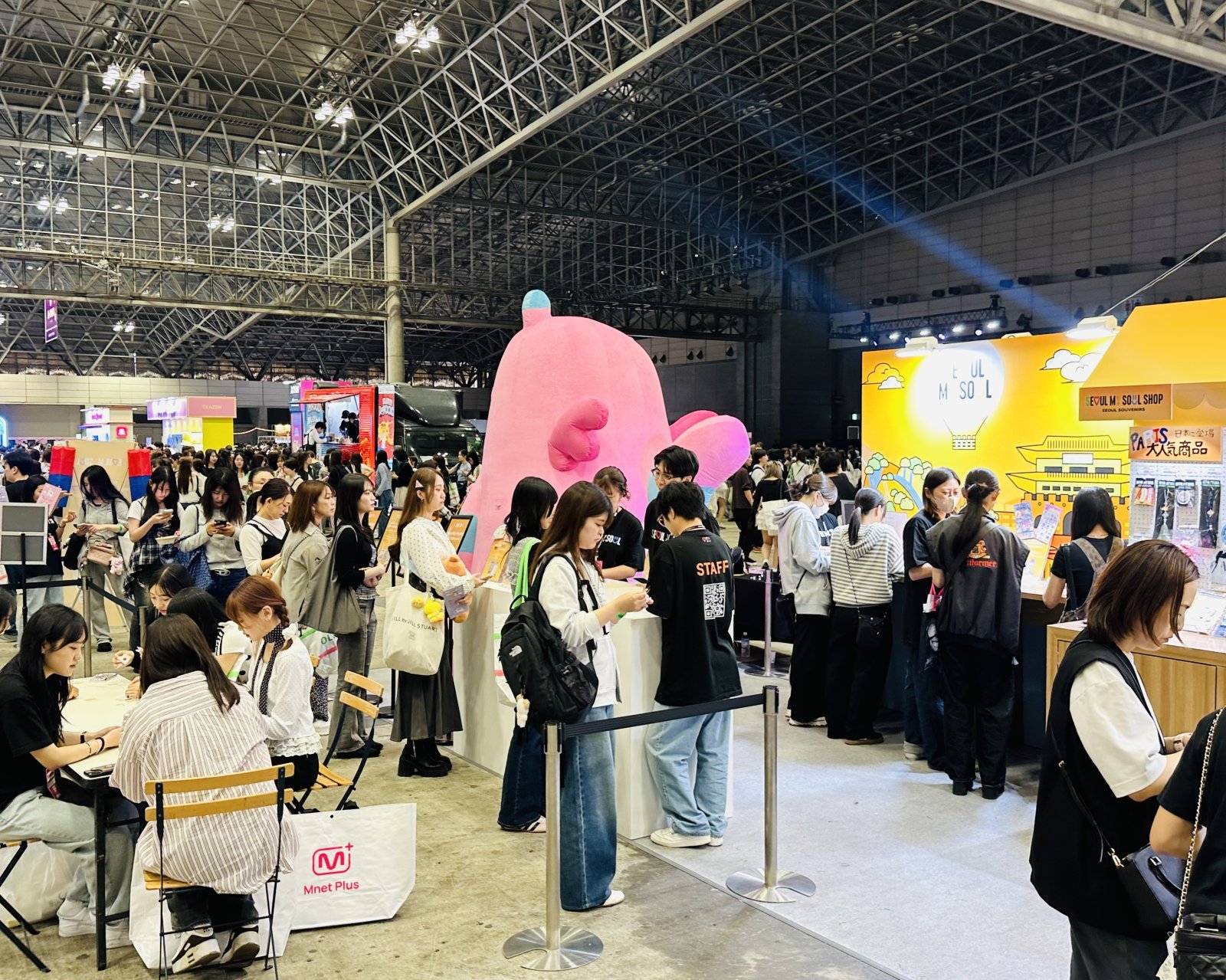  KCON JAPAN에서 운영하는 부스 전경
