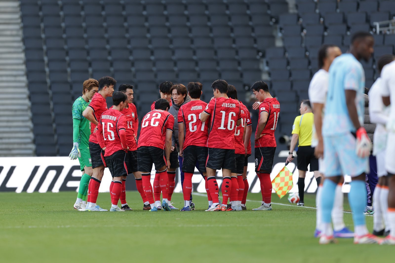 축구대표팀이 북중미월드컵 출전에 앞서 2차례 가질 평가전 상대가 트리니다드토바고, 엘살바도르로 결정된 가운데 홍명보 감독은 가급적 강한 상대와의 평가전을 원했지만 고지대 원정 A매치에 응하는 국가들은 많지 않았다는 후문이다. 사진제공｜대한축구협회