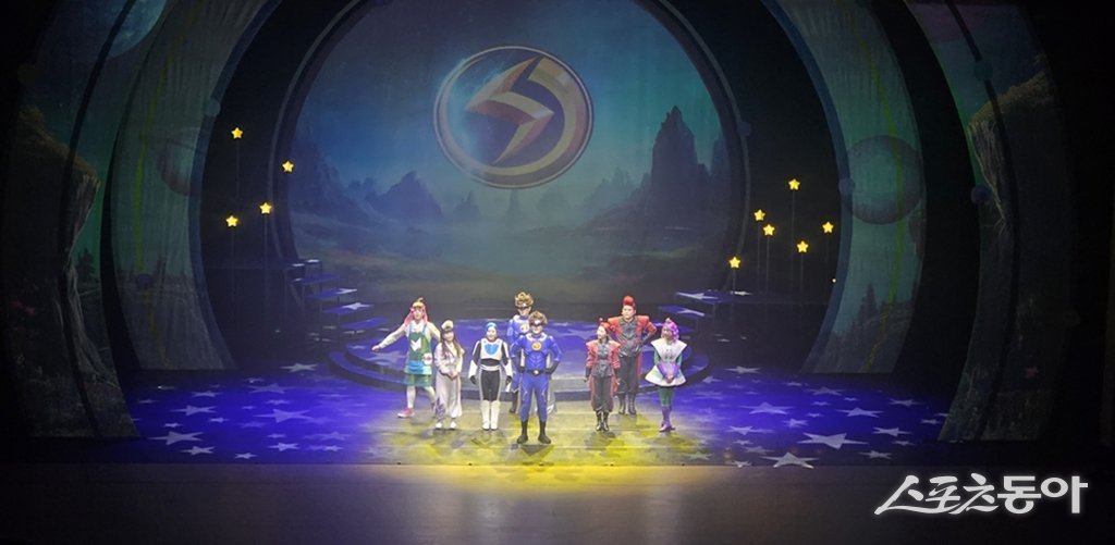 지난 9일, 백운아트홀에서 어린이 뮤지컬 <번개맨 시즌2>가 공연 모습. 사진제공=광양제철소
