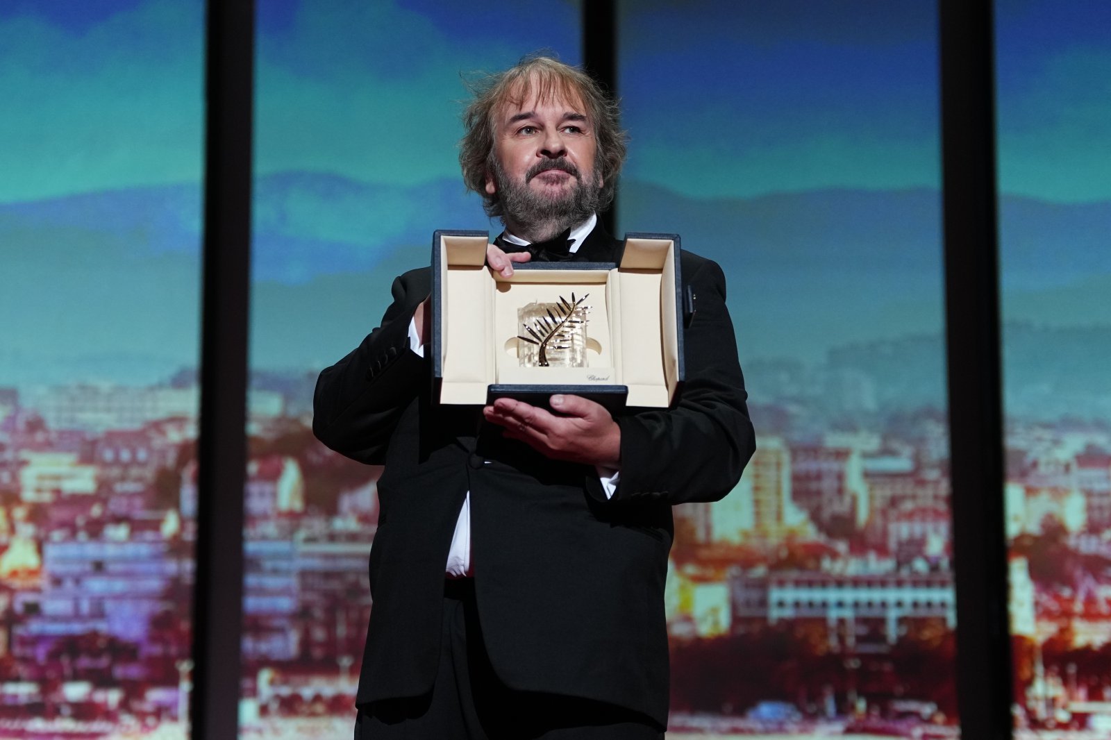 Director Peter Jackson, recipient of the honorary Palme d‘Or, poses for photographers during the opening ceremony of the 79th international film festival, Cannes, southern France, Tuesday, May 12, 2026. (Photo by Scott A Garfitt/Invision/AP)