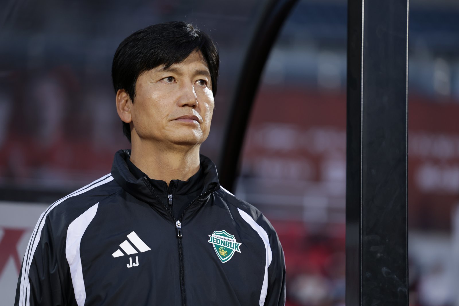 정정용 전북 감독이 13일 부천과 K리그1 원정경기를 지켜보고 있다. 사진제공|한국프로축구연맹