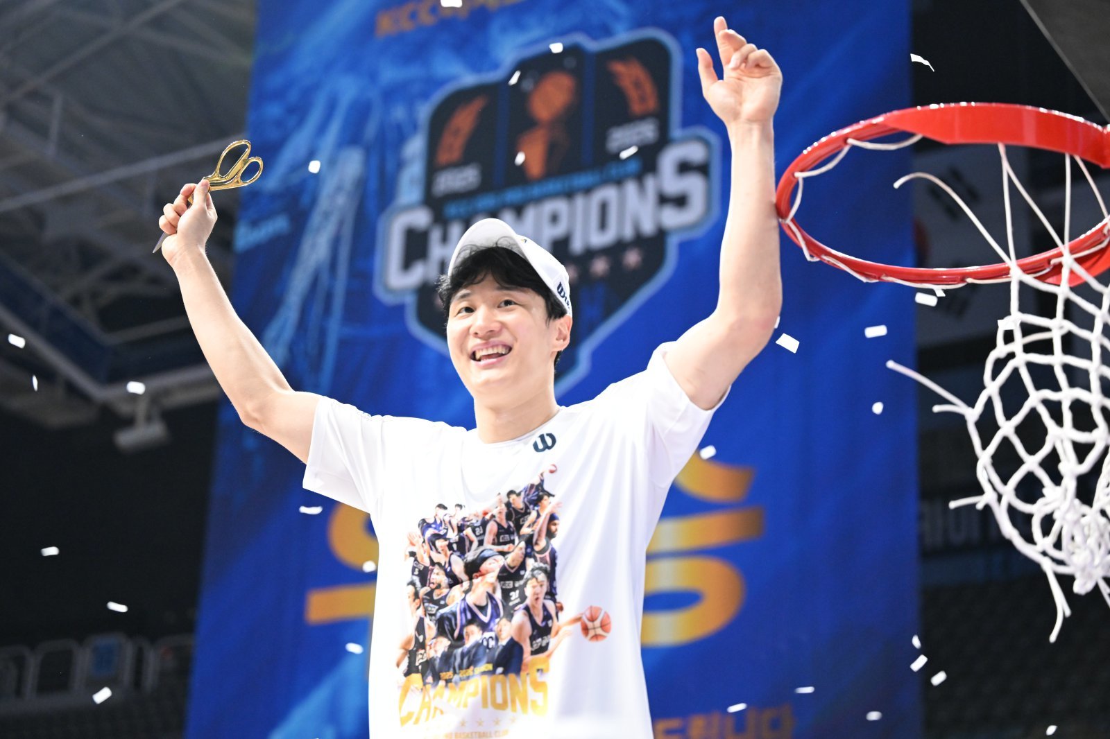 KCC 허웅은 부단히 노력하며 2시즌 만에 챔피언 결정전 우승을 이뤄냈다. 사진제공｜KBL